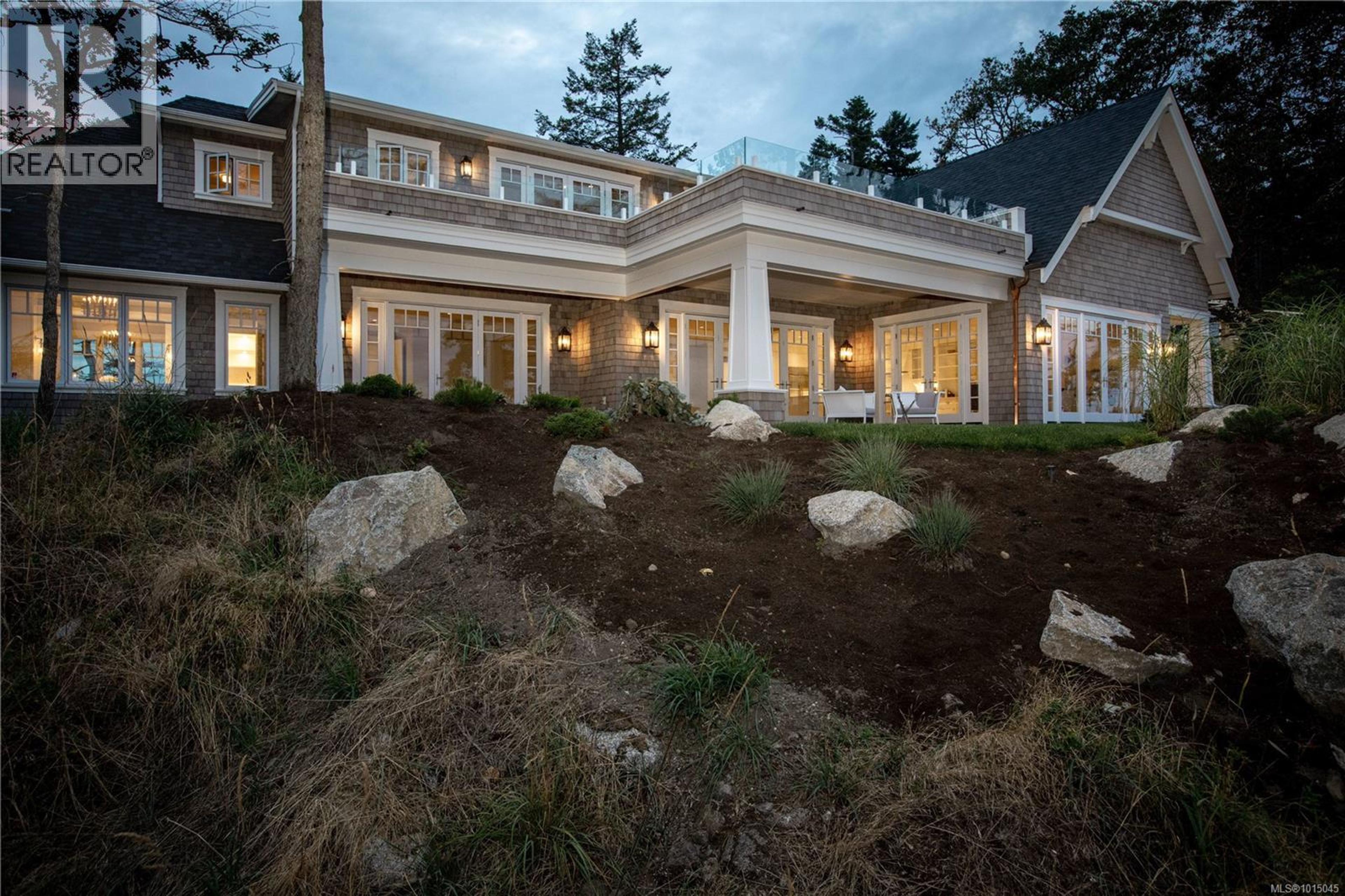 2616 Queenswood Lane, Saanich - Exteriors - Photo 7