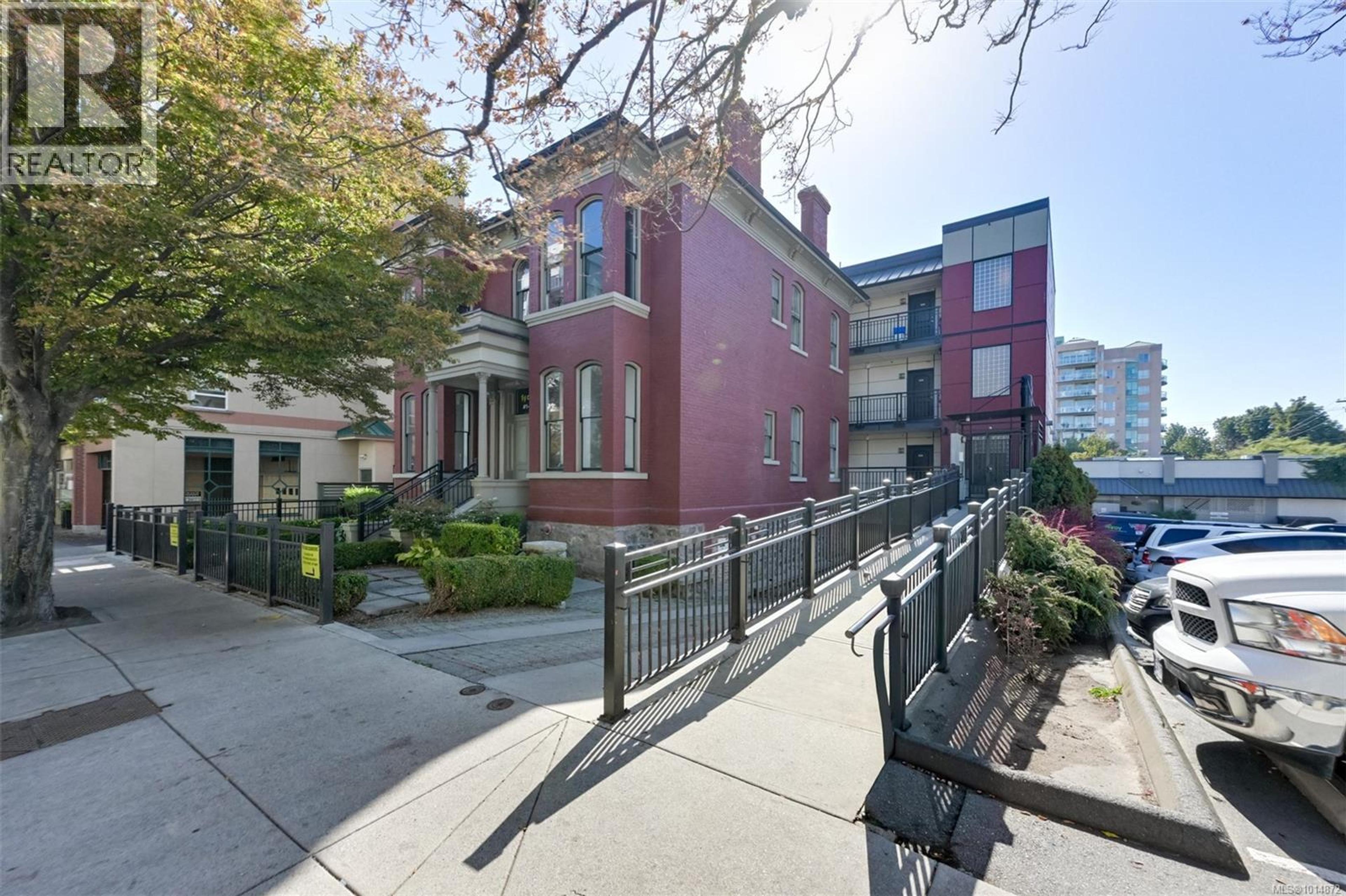 1007 Johnson St, Victoria - Exteriors - Photo 1