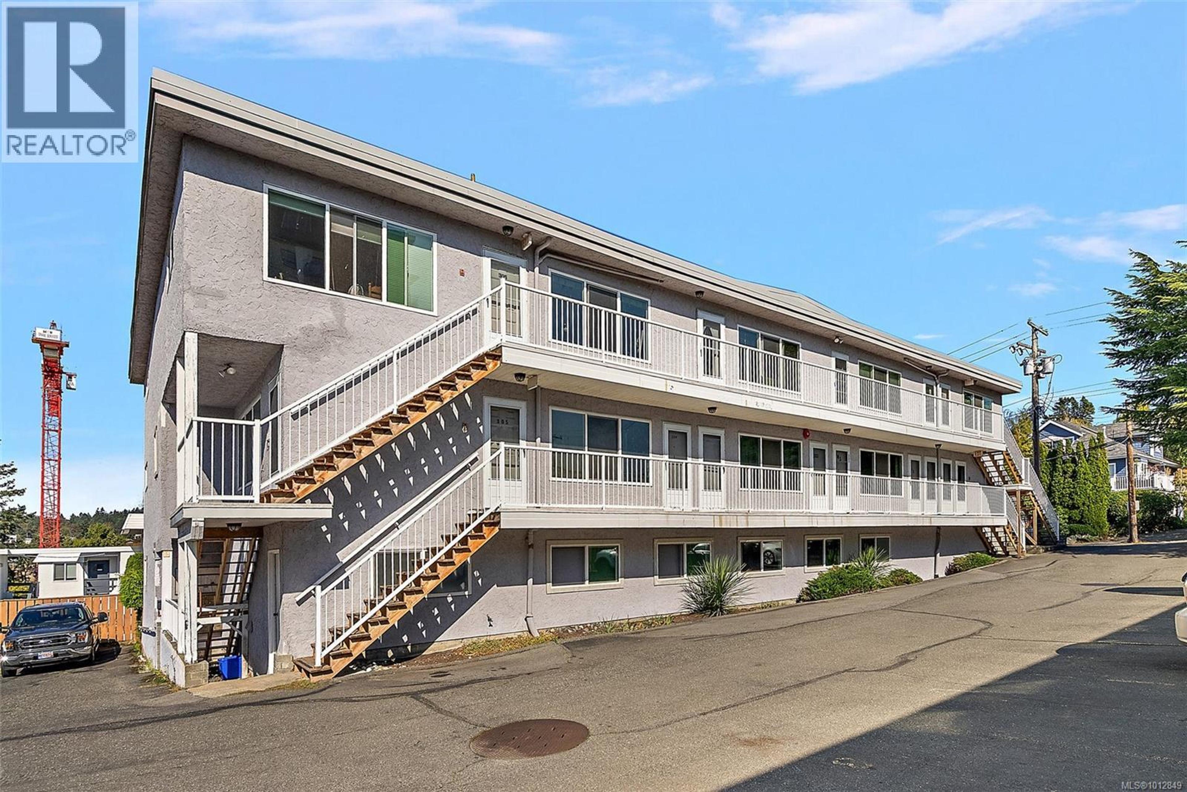 642 Admirals Rd, Esquimalt - Exteriors - Full Complex View - Photo 2