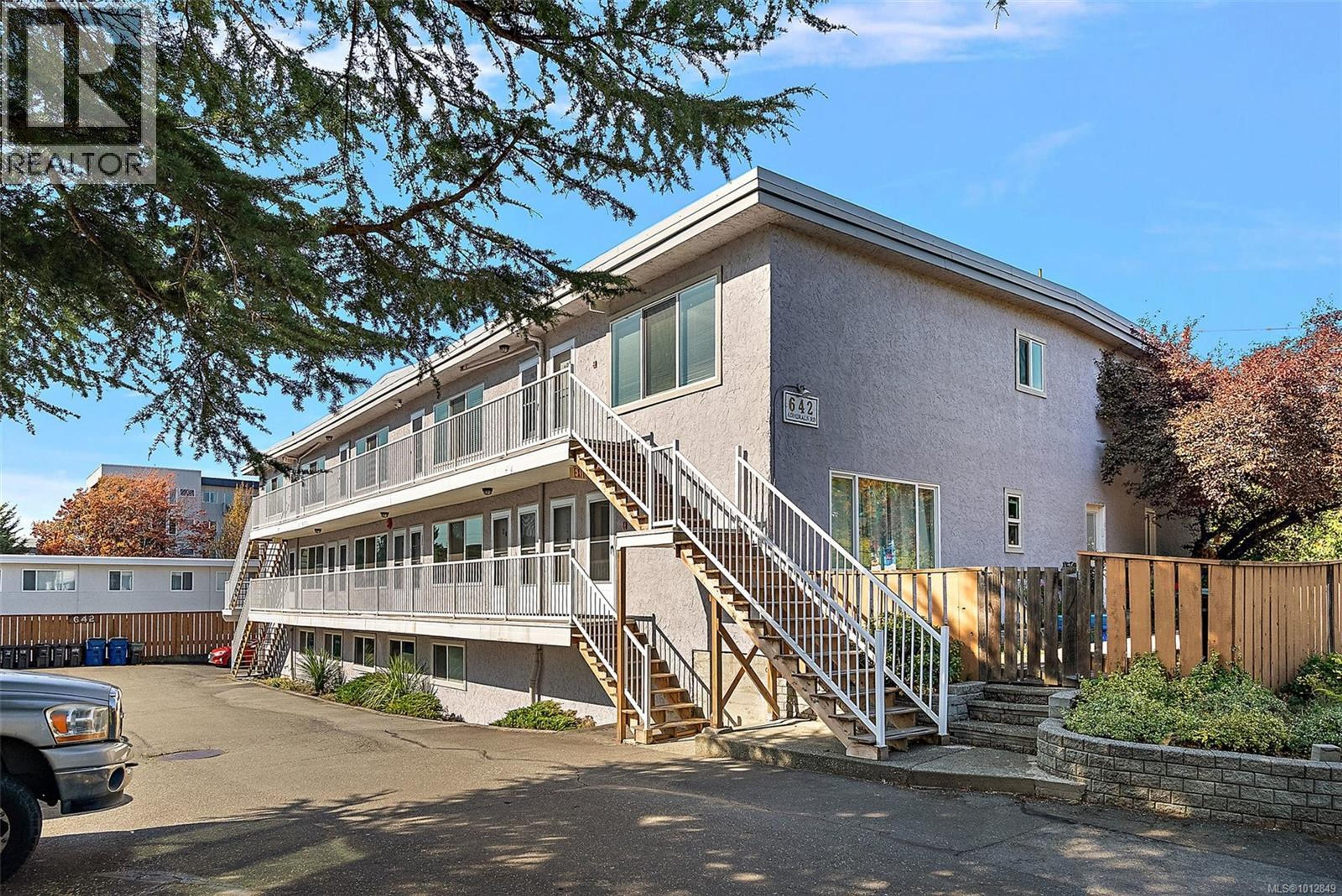 642 Admirals Rd, Esquimalt - Exteriors - Full Complex View - Photo 3