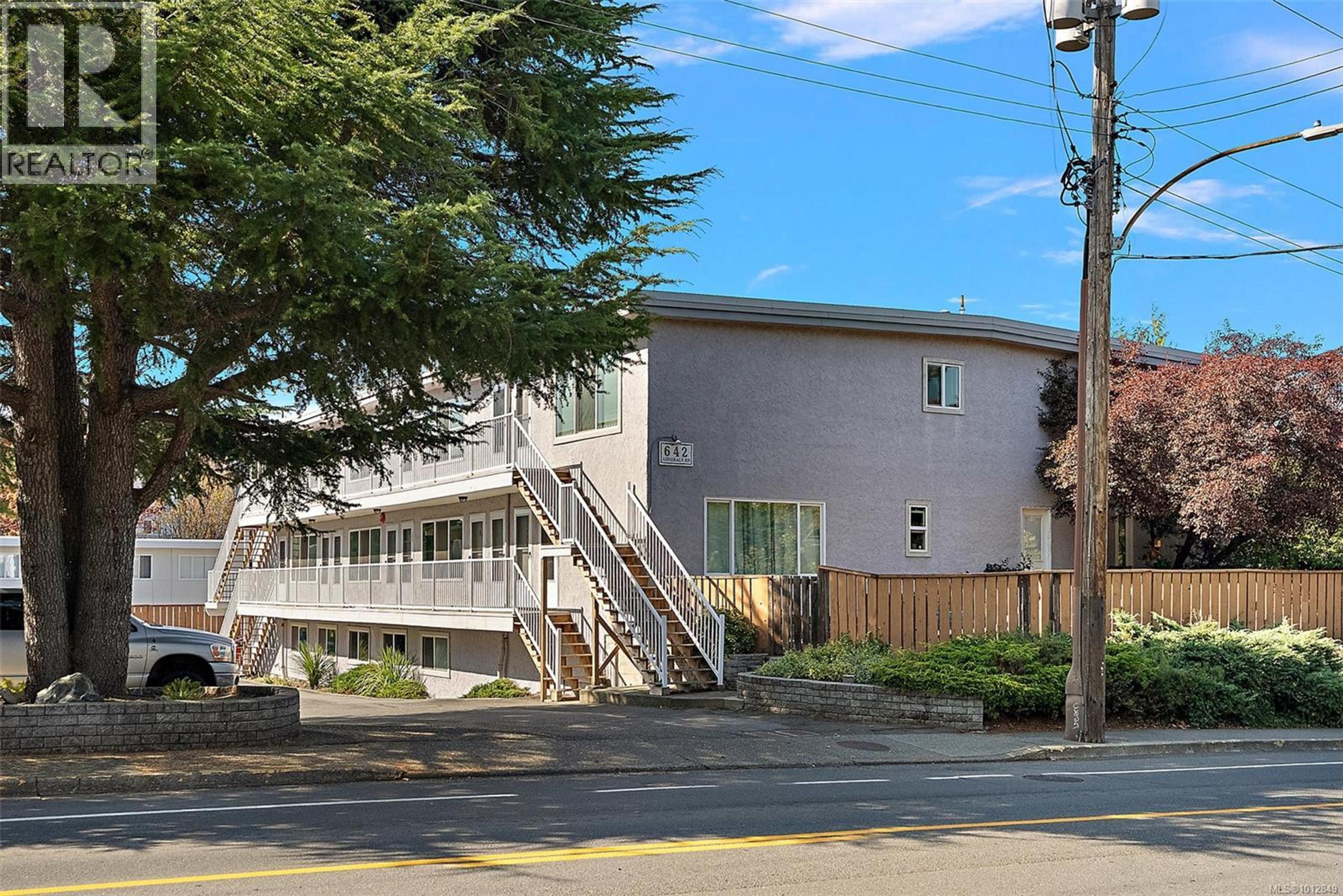 642 Admirals Rd, Esquimalt - Exteriors - Photo 4