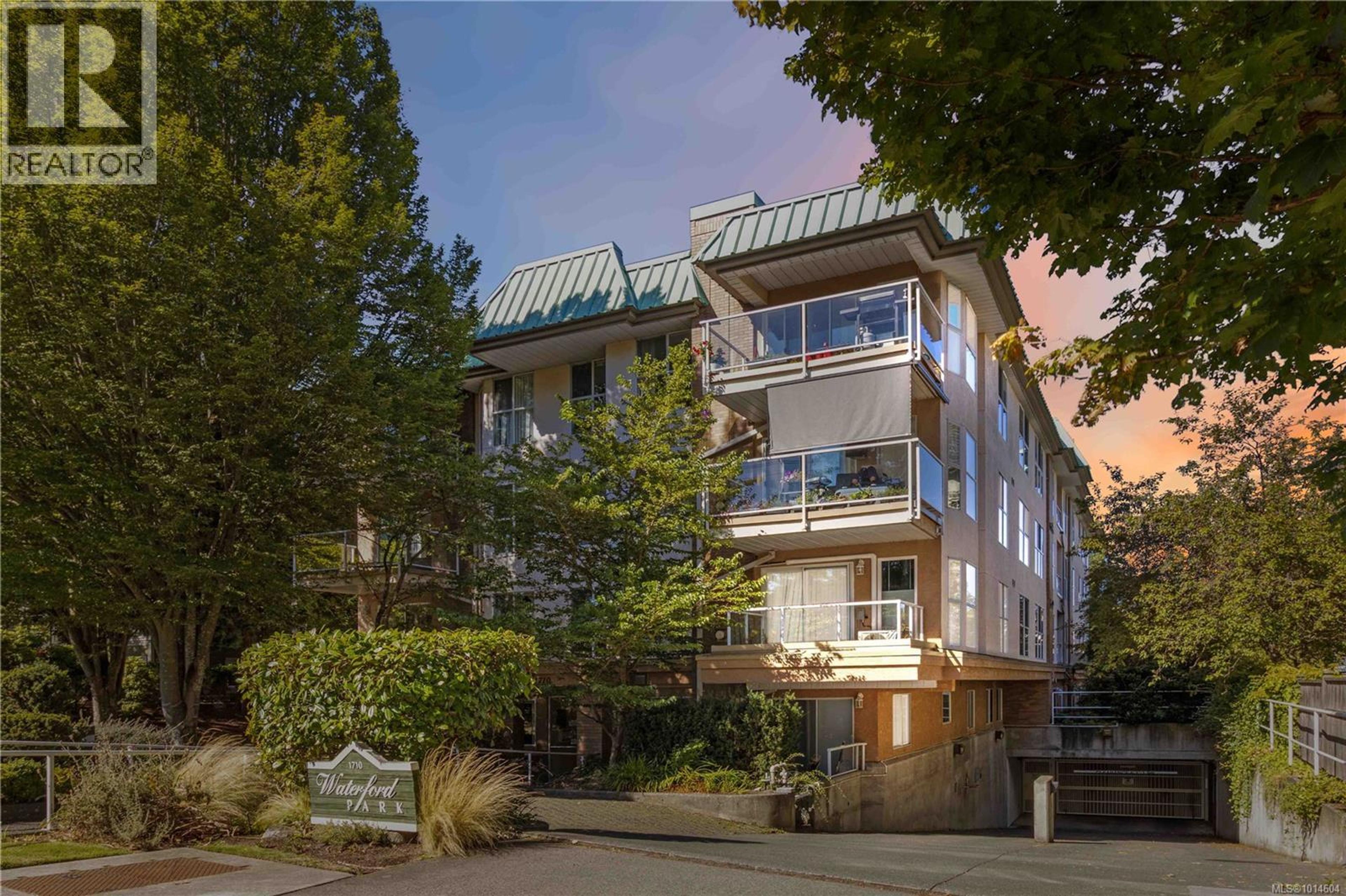 1710 Fort St, Victoria - Exteriors - Photo 3