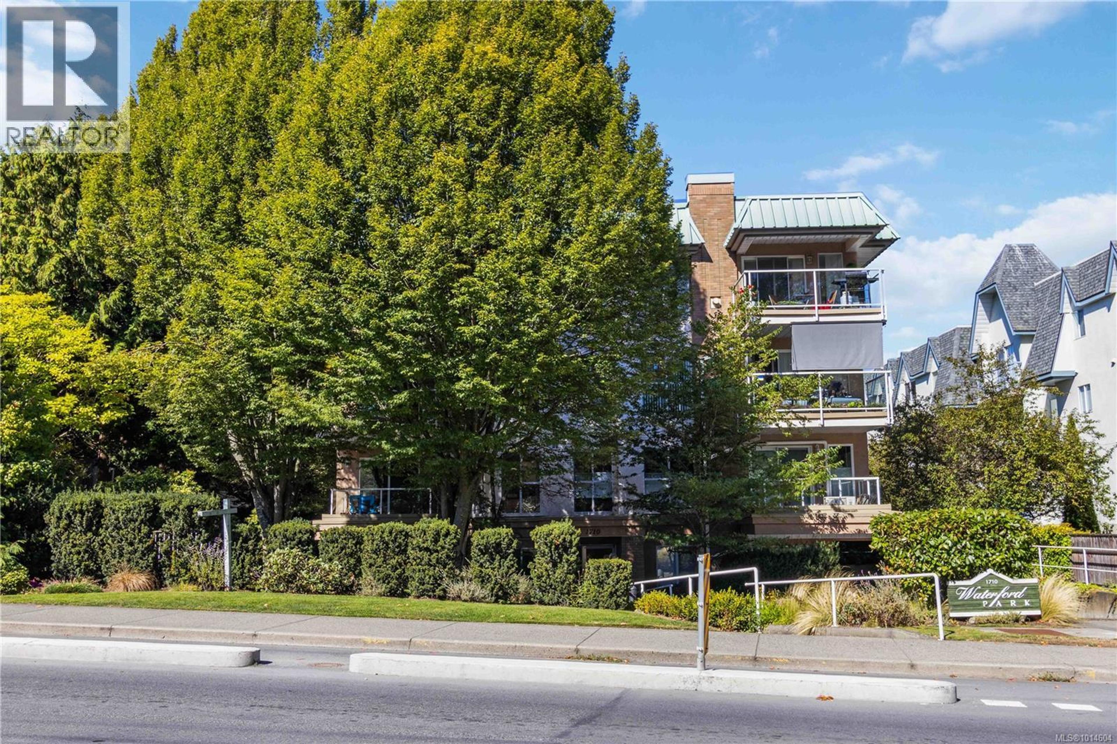 1710 Fort St, Victoria - Exteriors - Photo 2