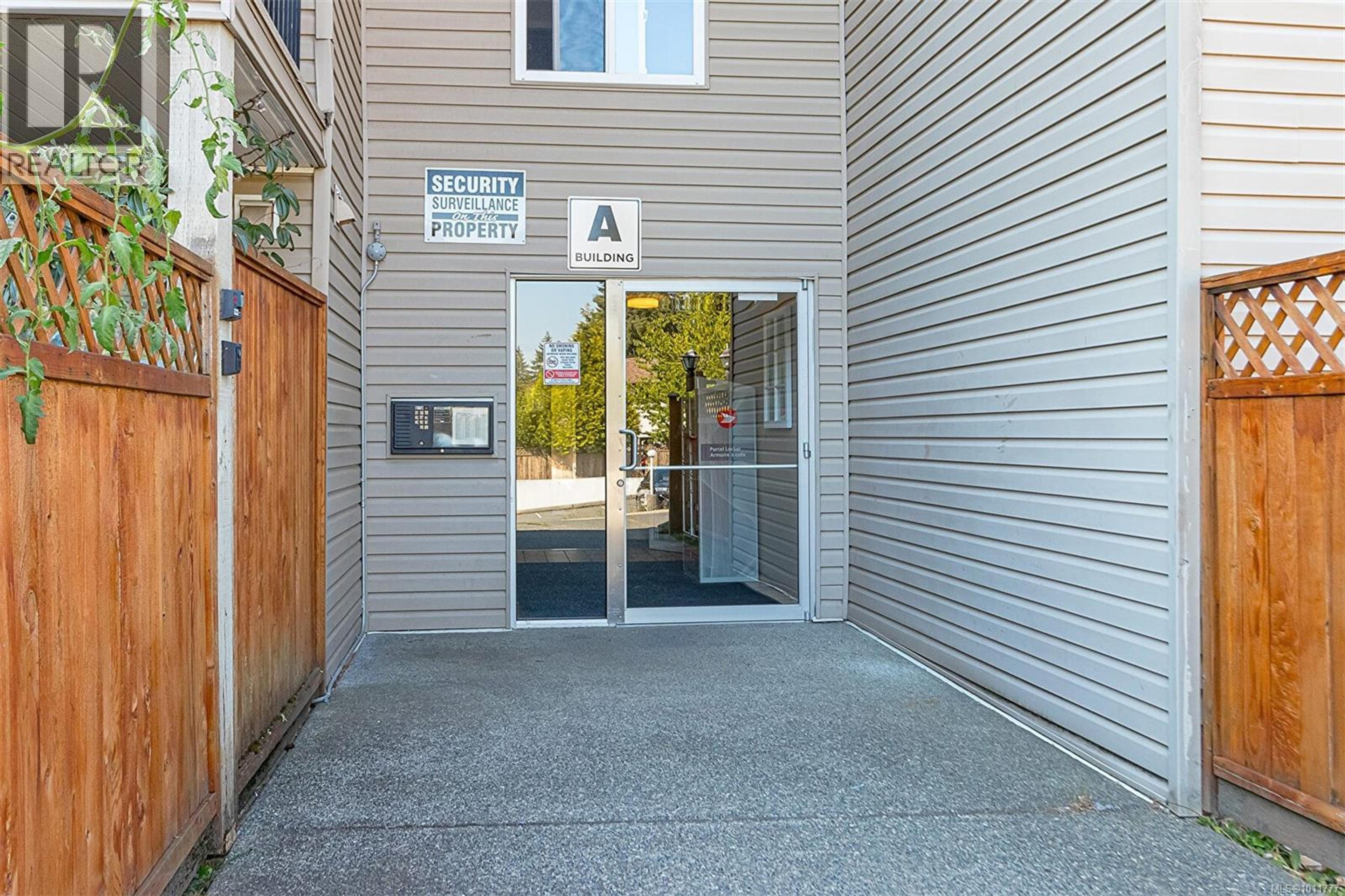 3215 Cowichan lake Rd, Duncan - Exteriors - Photo 2