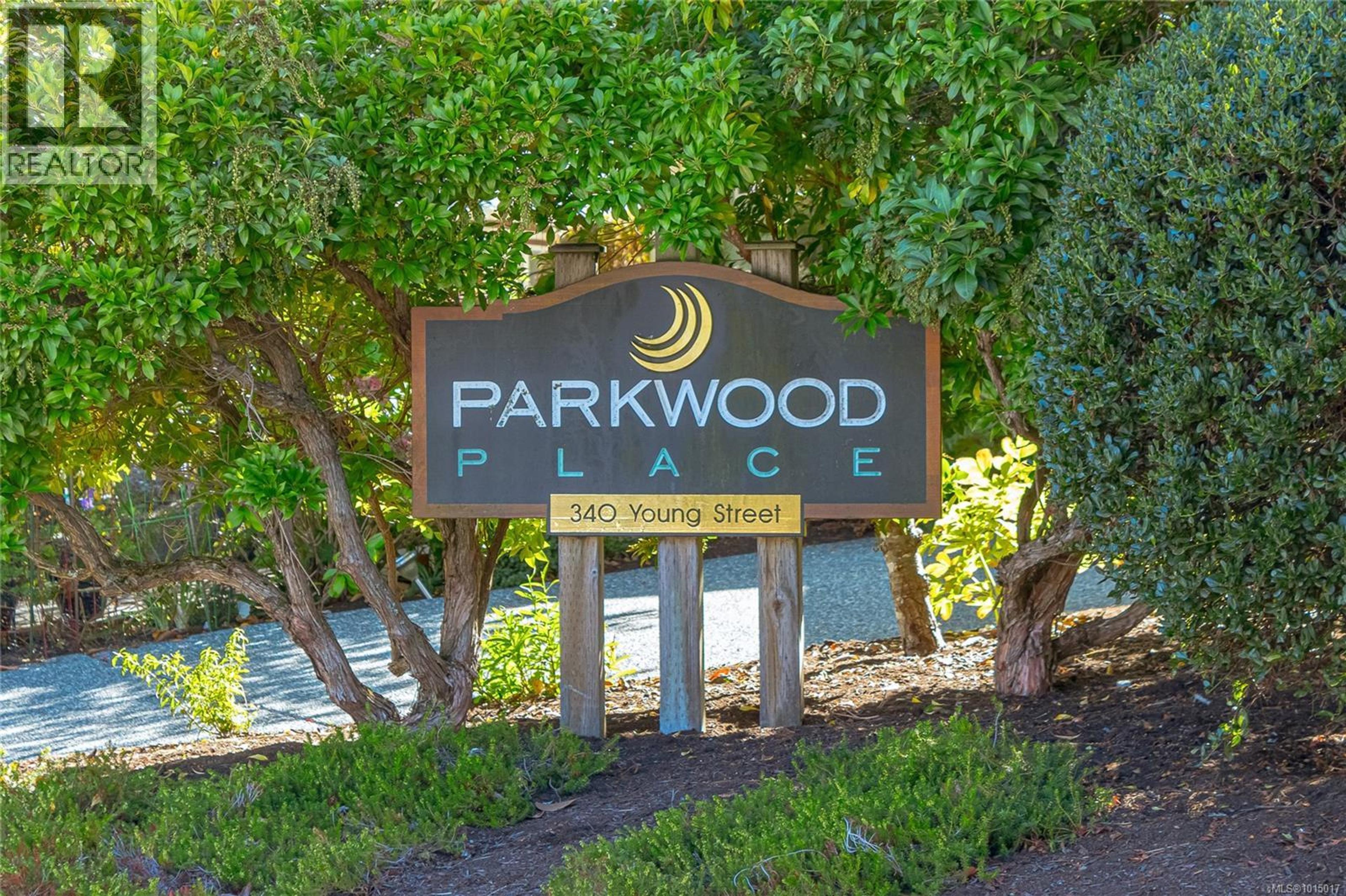 340 Young St, Parksville - Exteriors - Photo 1