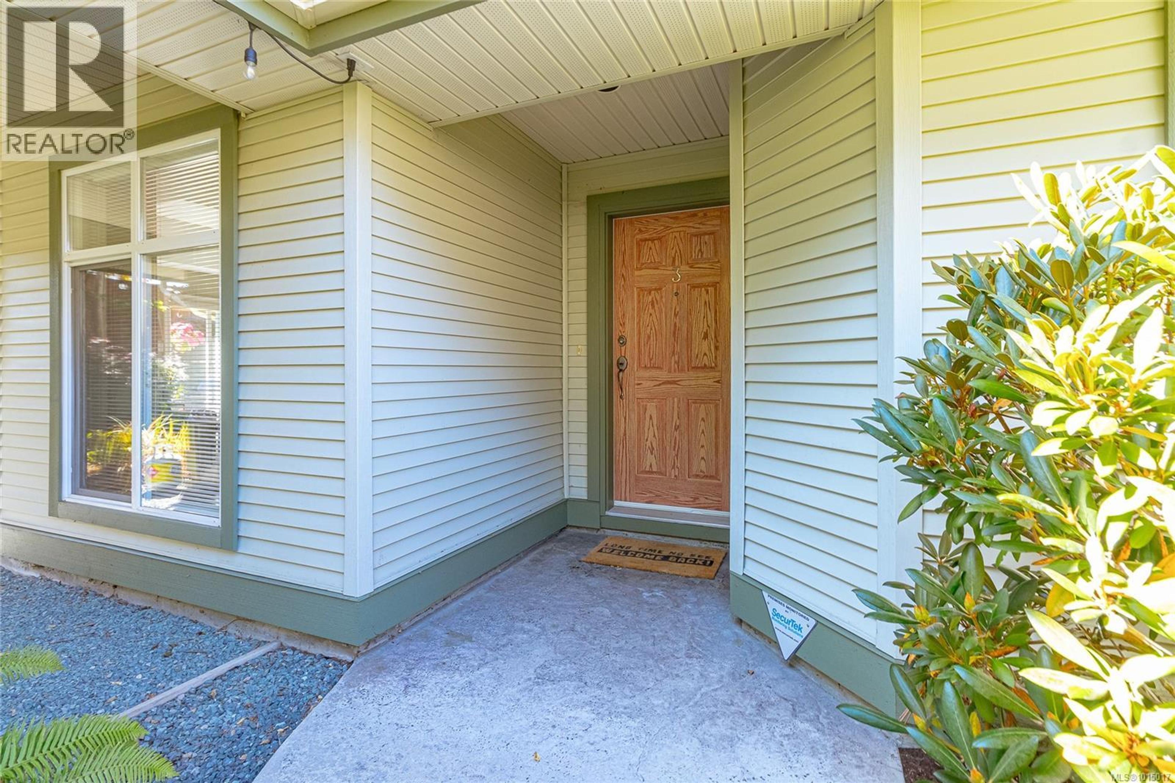 340 Young St, Parksville - Exteriors - Photo 2