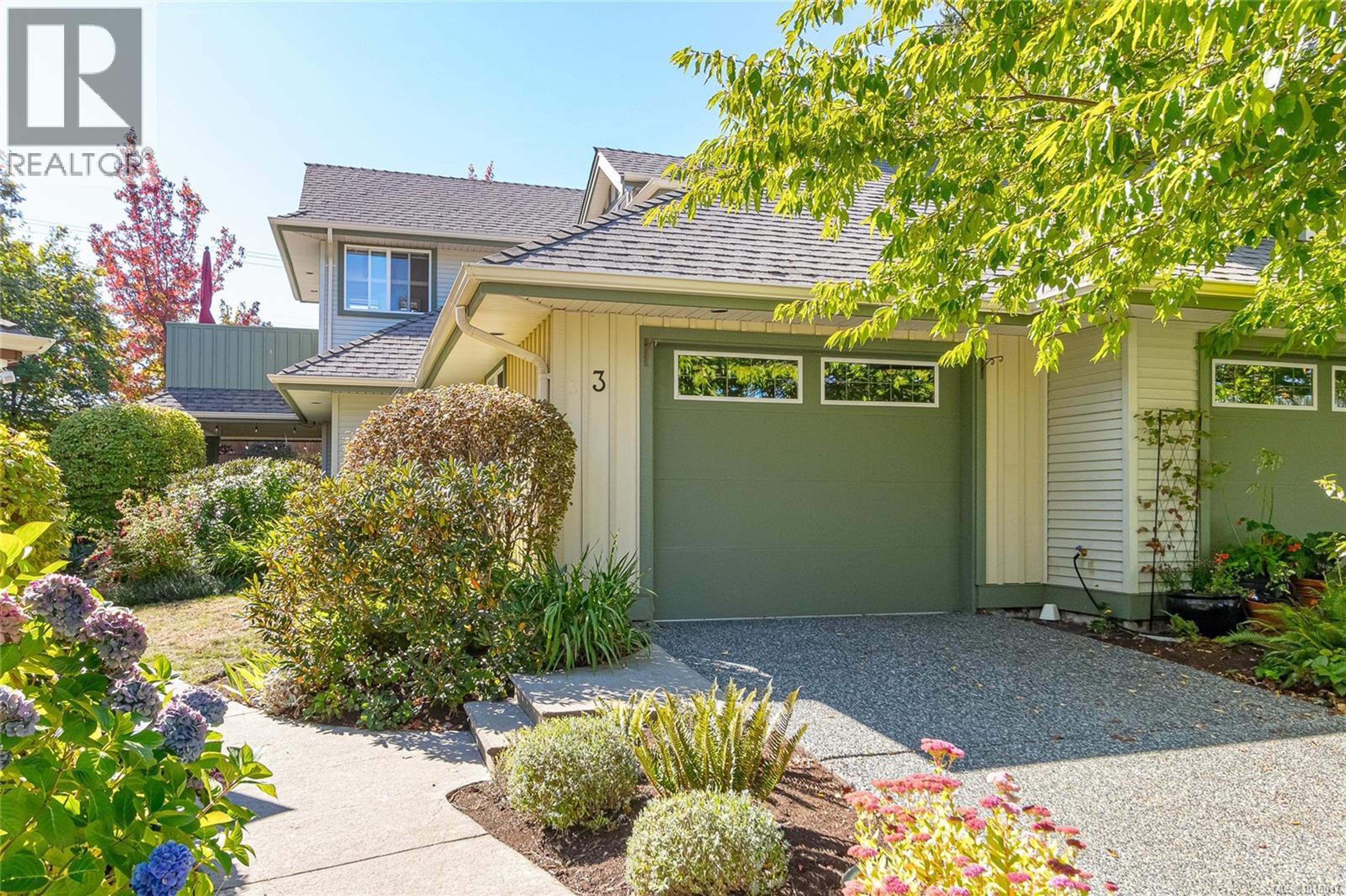 340 Young St, Parksville - Exteriors - Photo 4