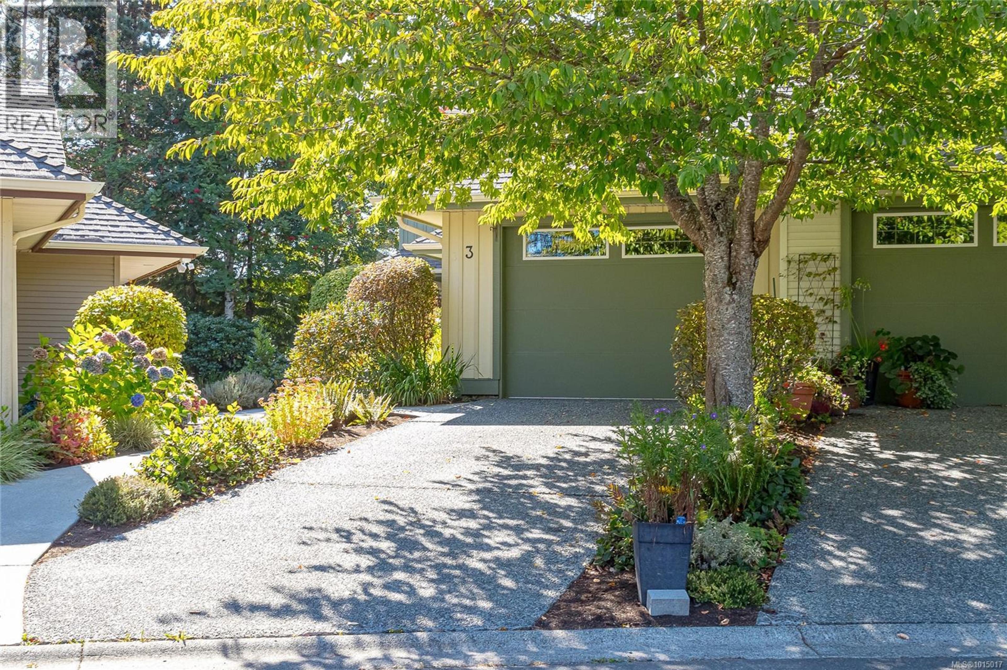 340 Young St, Parksville - Exteriors - Photo 5