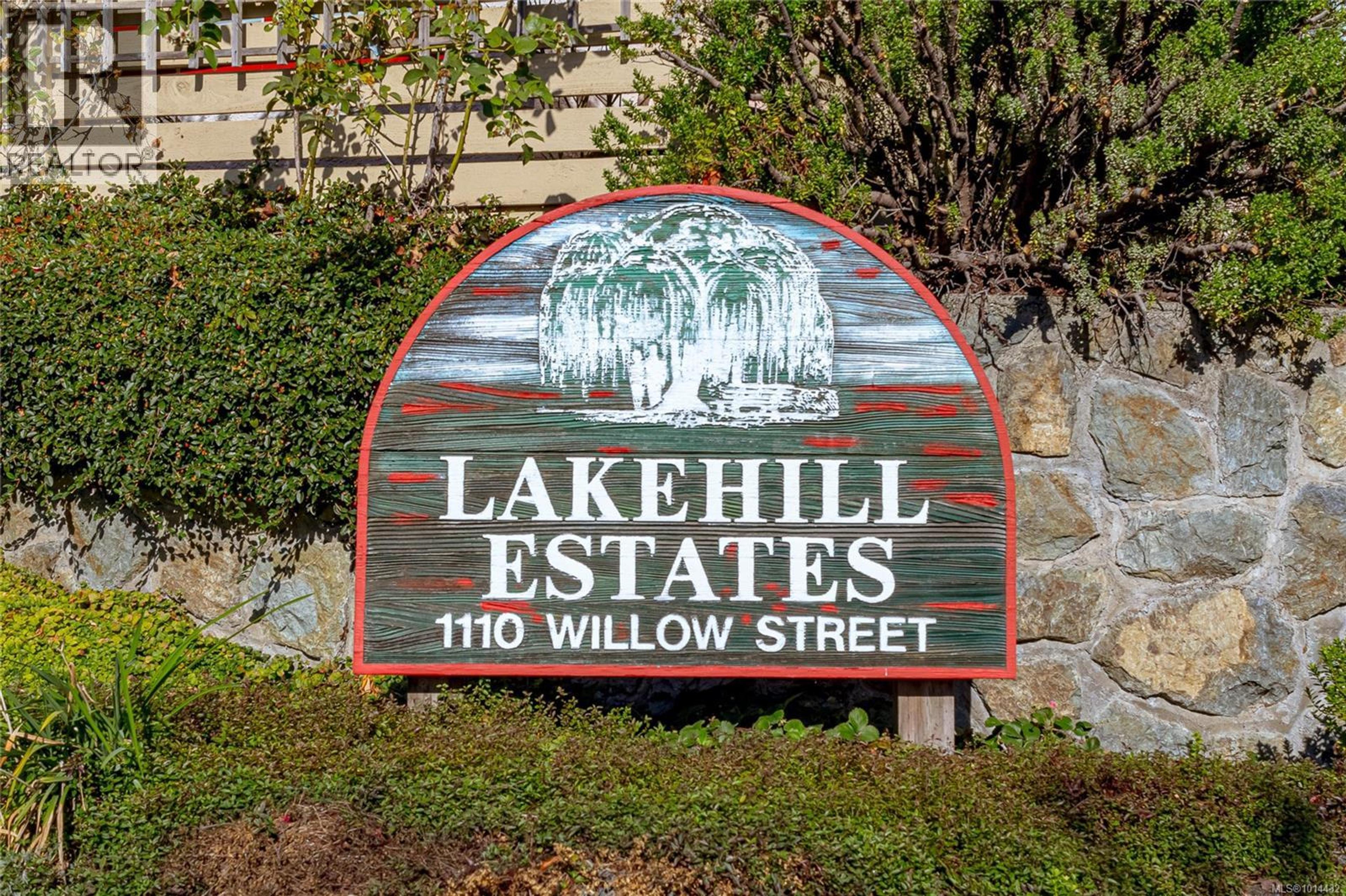 1110 Willow St, Saanich - Exteriors - Photo 2