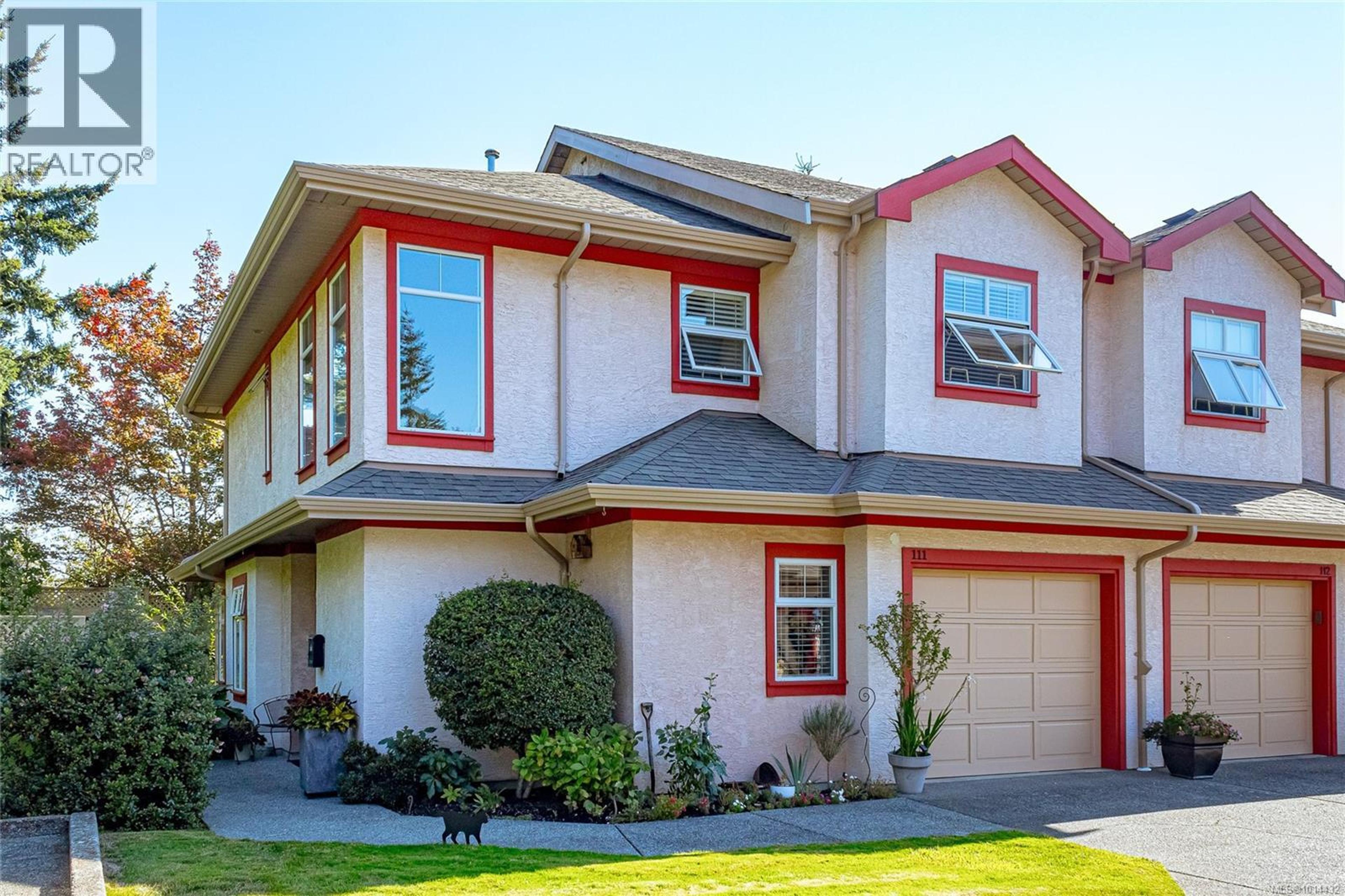 1110 Willow St, Saanich - Exteriors - Full Complex View - Photo 3