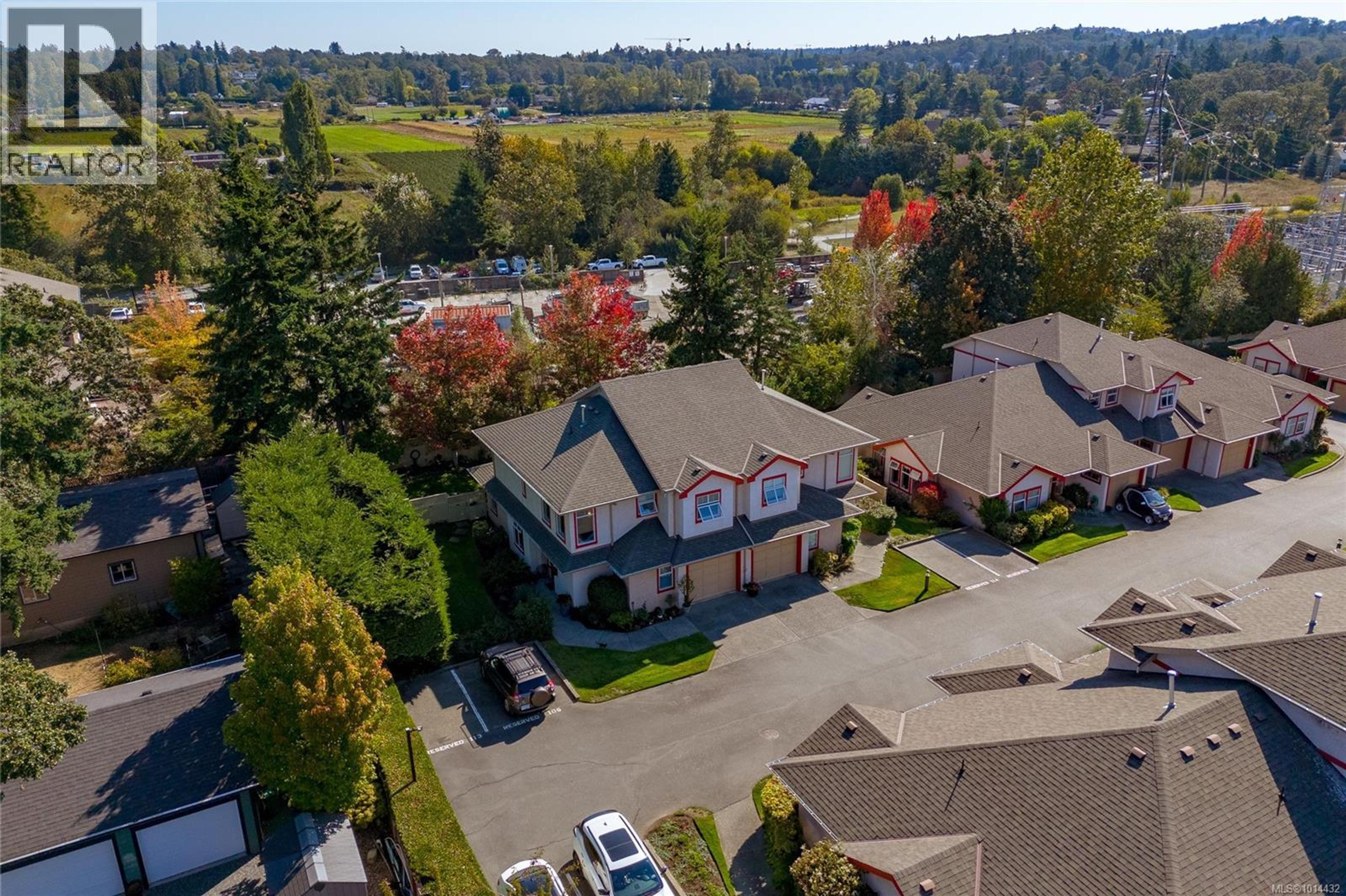 1110 Willow St, Saanich - Exteriors - Full Complex View, Drone/Aerial View - Photo 4