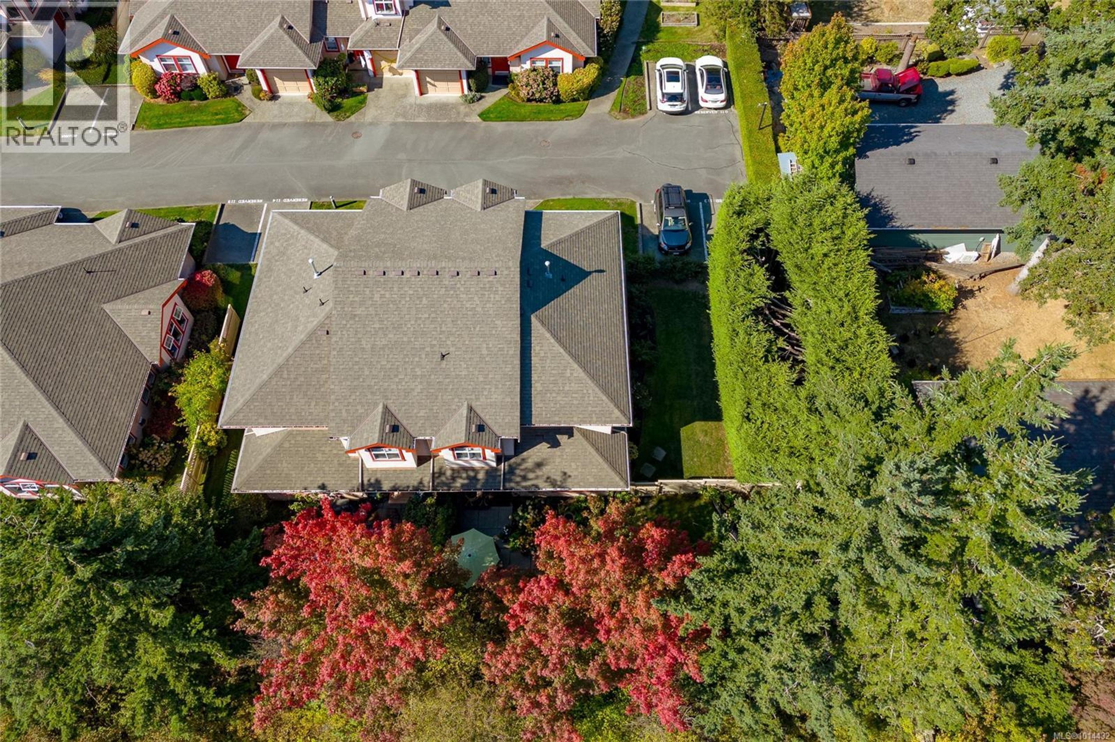 1110 Willow St, Saanich - Exteriors - Full Complex View, Drone/Aerial View - Photo 5