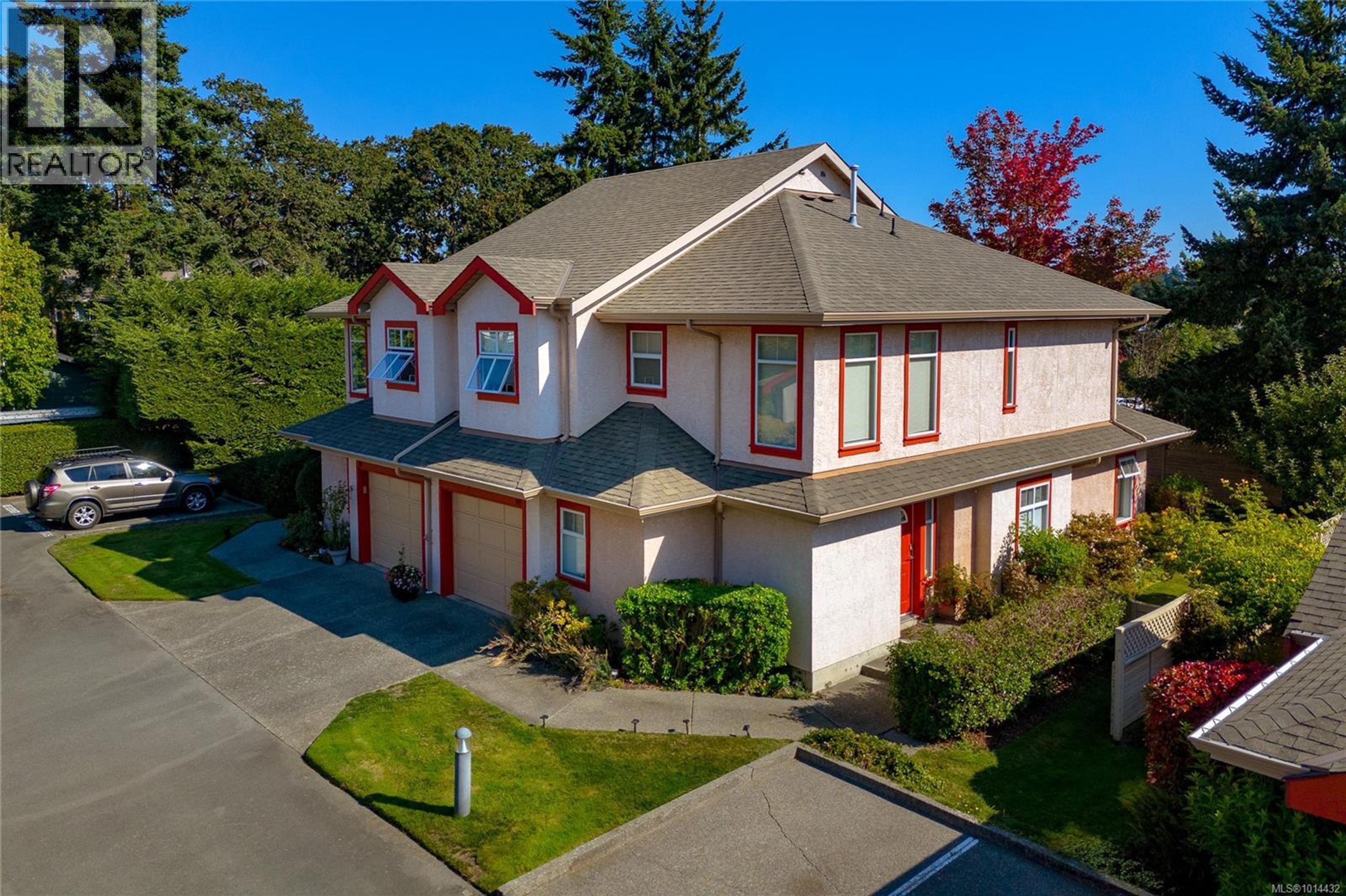 1110 Willow St, Saanich - Exteriors - Drone/Aerial View - Photo 7