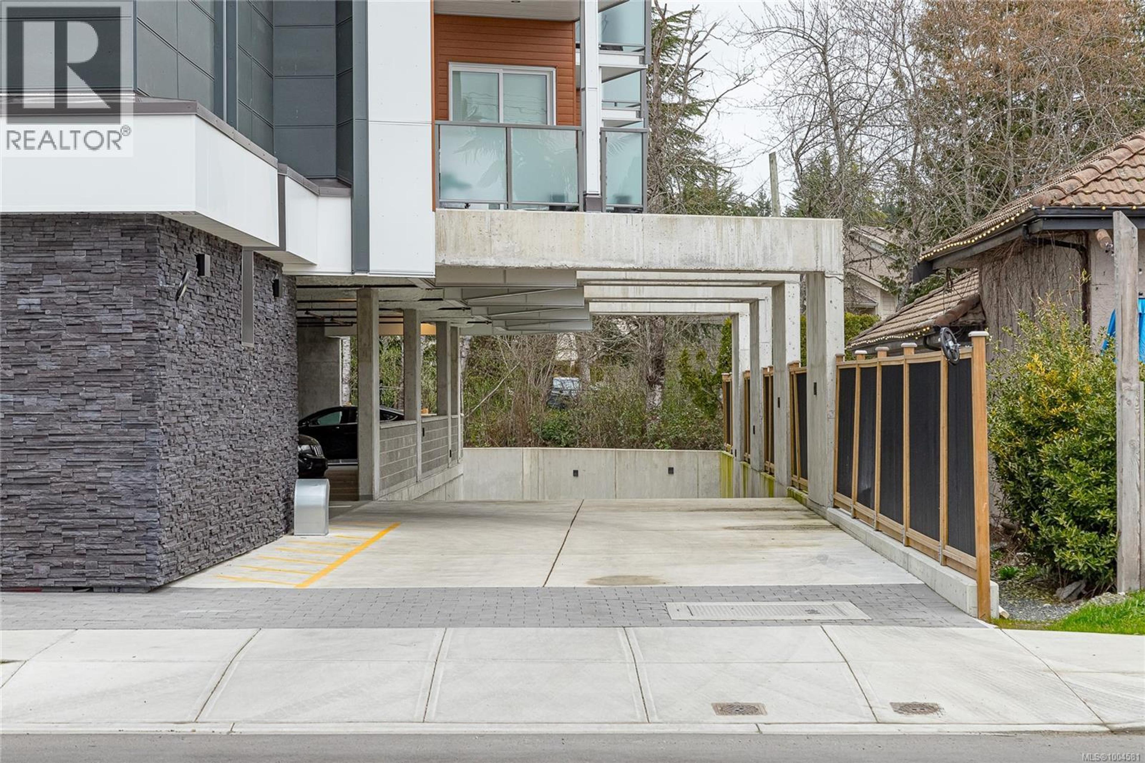 7098 Wallace Dr, Central Saanich - Exteriors - Photo 3