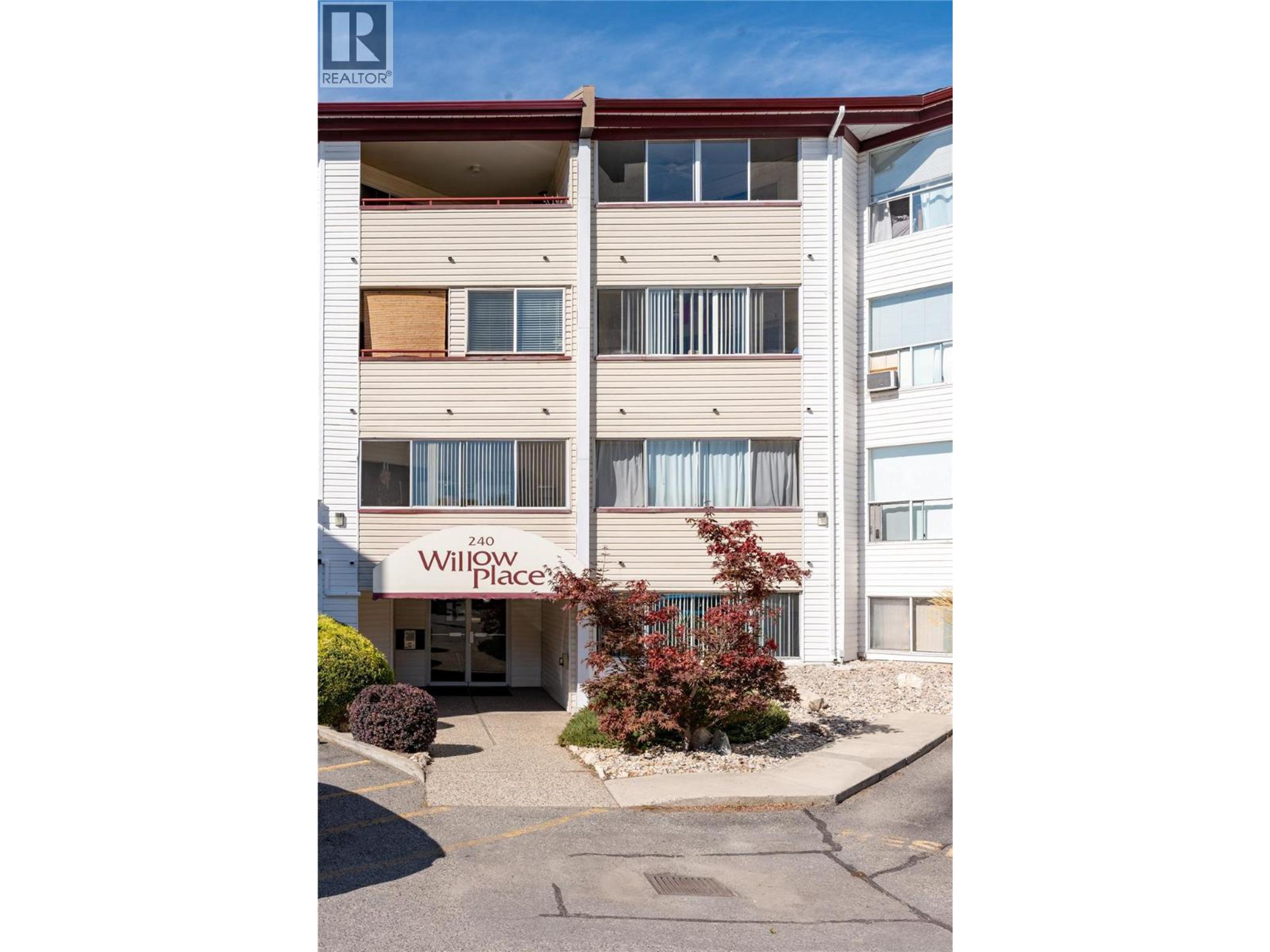 240 Hollywood Road N, Kelowna - Exteriors - Photo 1