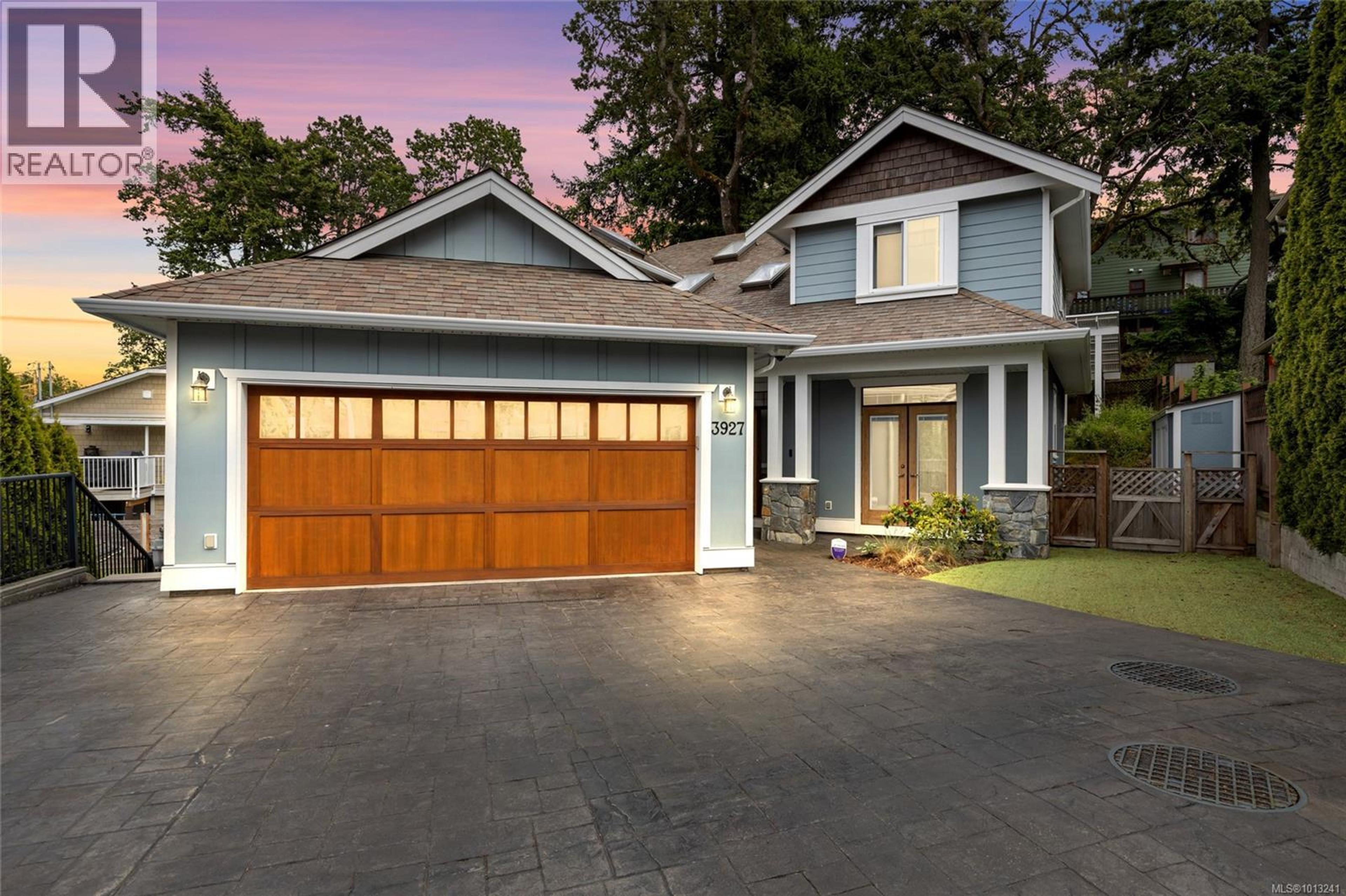 3927 Druce Lane, Saanich - Exteriors - Photo 2