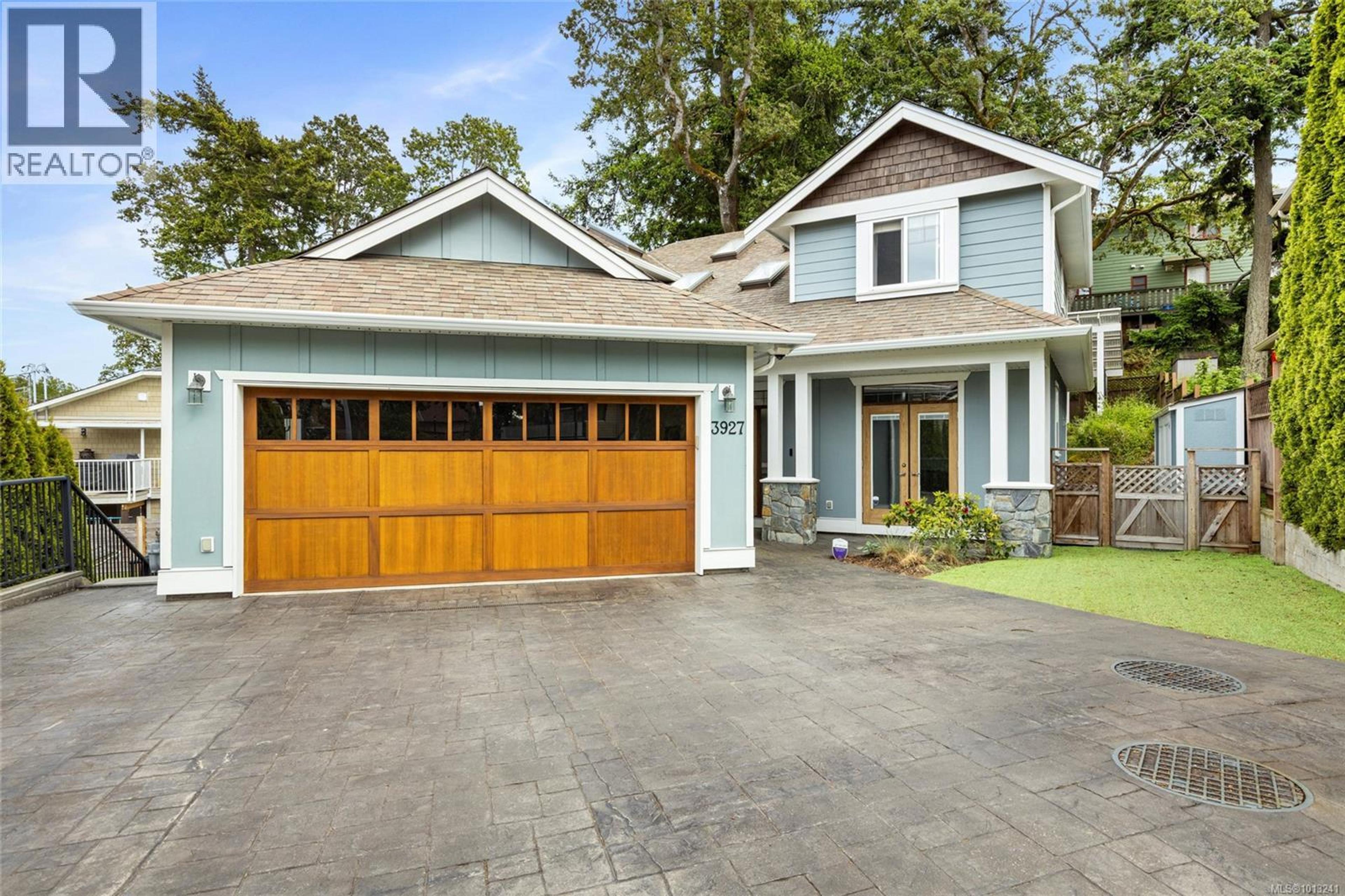 3927 Druce Lane, Saanich - Exteriors - Photo 3