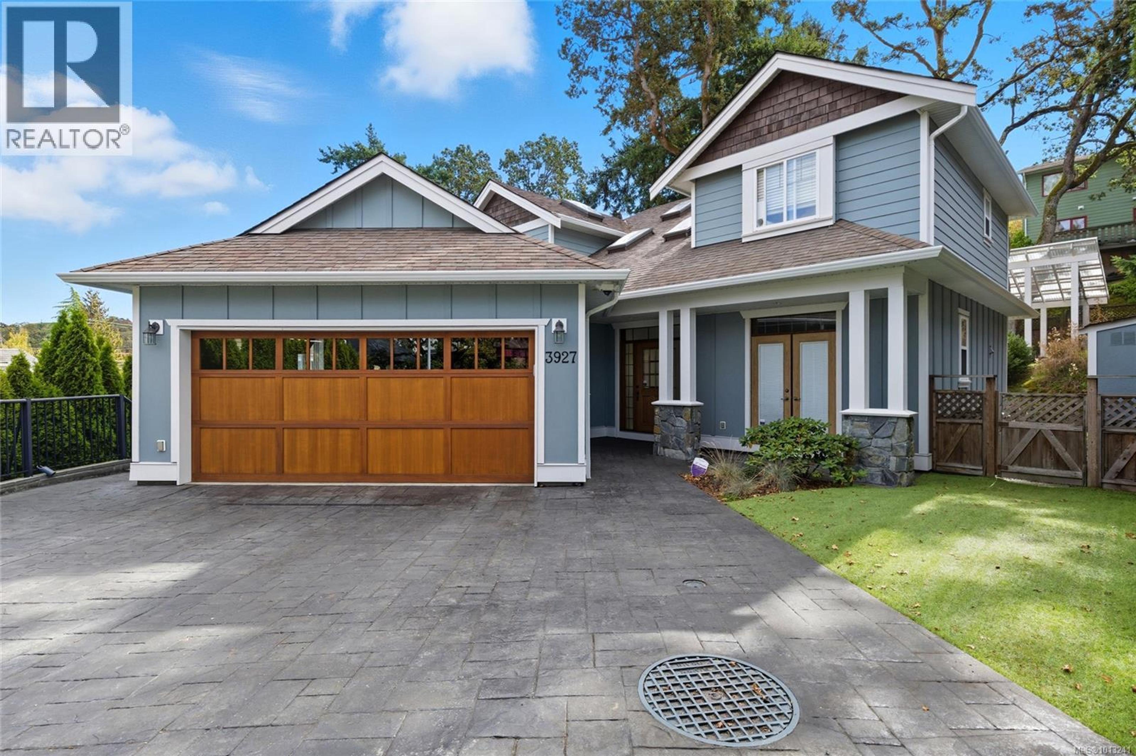 3927 Druce Lane, Saanich - Exteriors - Photo 4