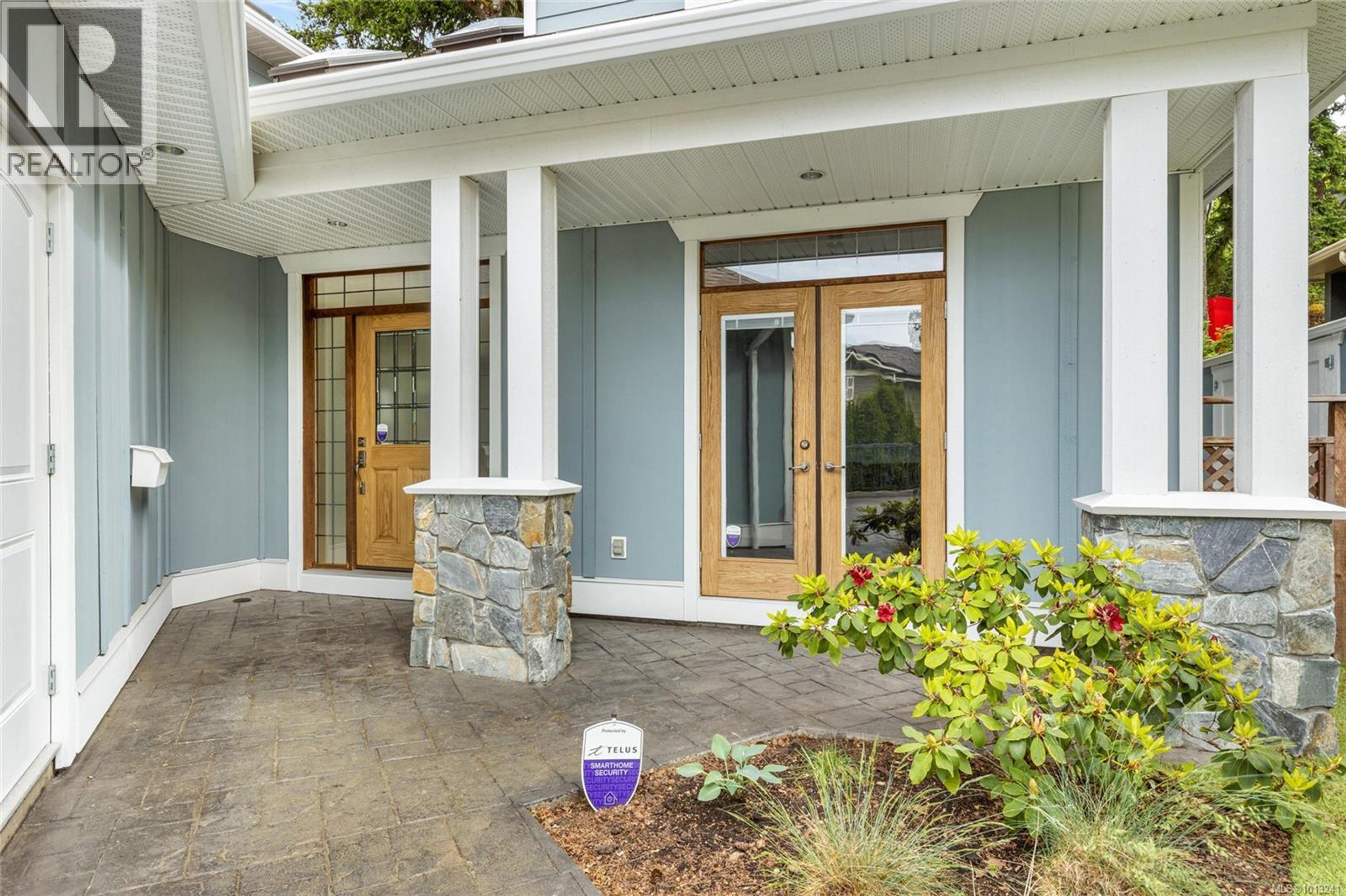 3927 Druce Lane, Saanich - Exteriors - Photo 5