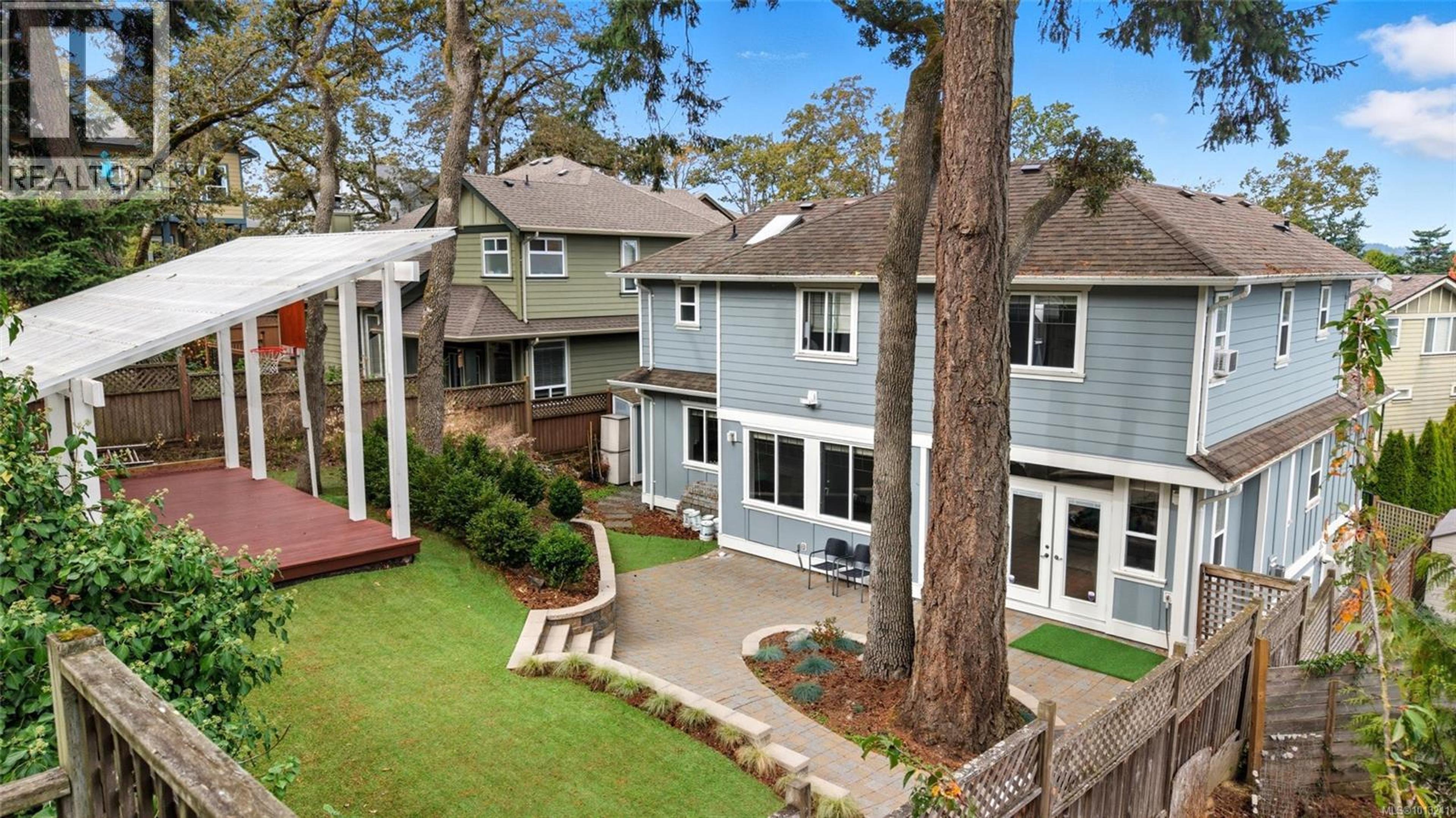 3927 Druce Lane, Saanich - Exteriors - Photo 6