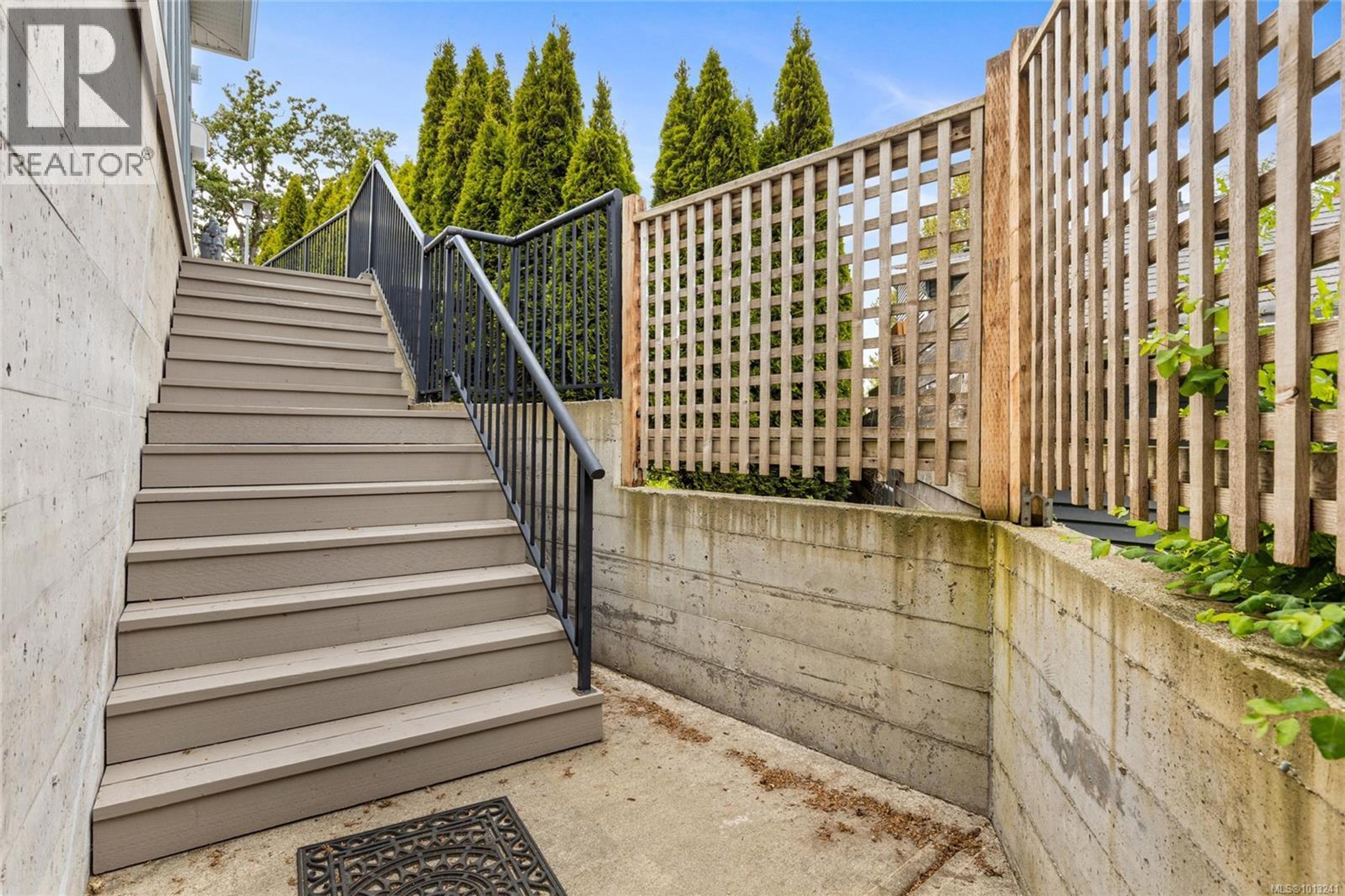 3927 Druce Lane, Saanich - Exteriors - Photo 7