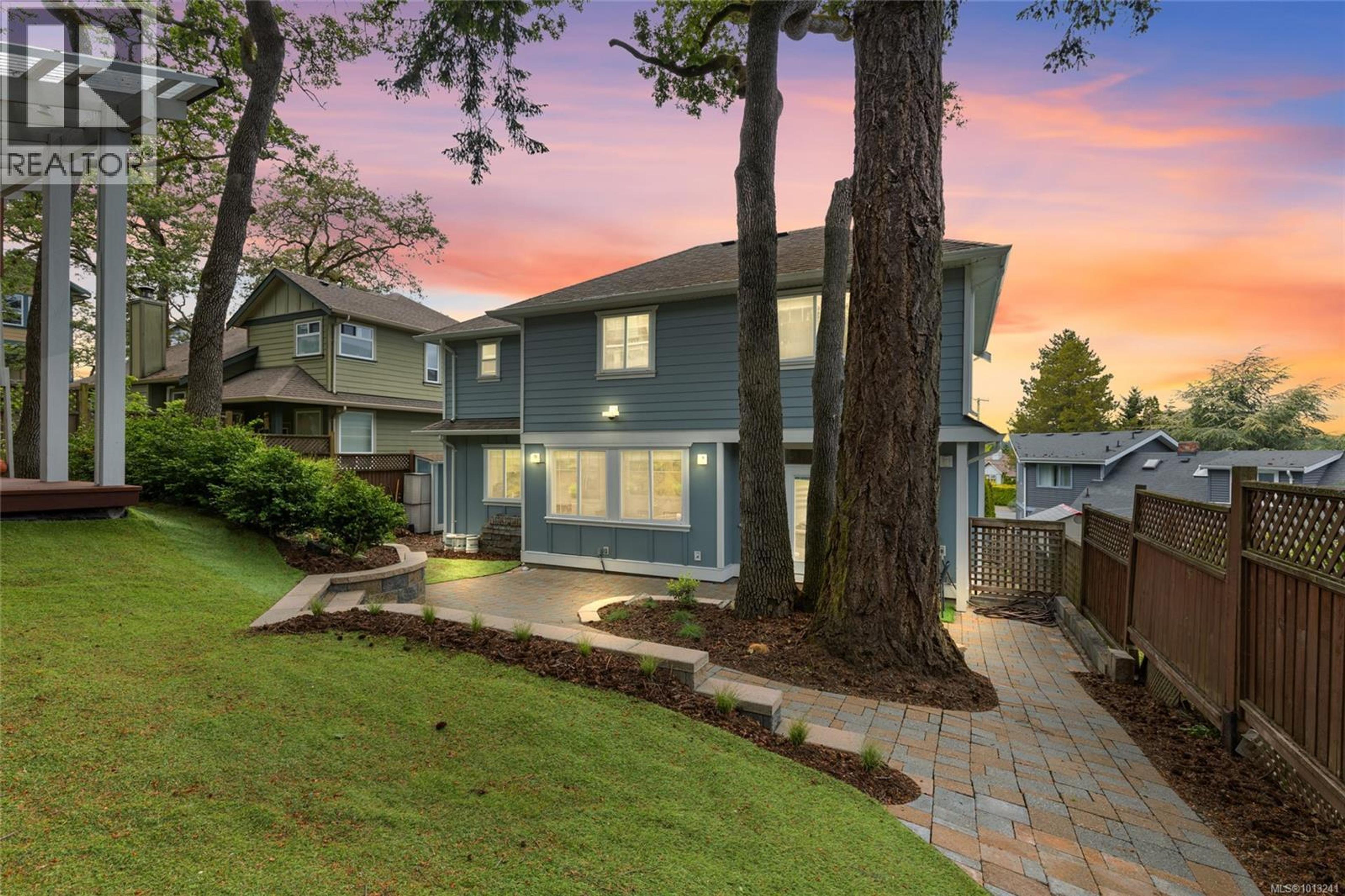 3927 Druce Lane, Saanich - Exteriors - Photo 8