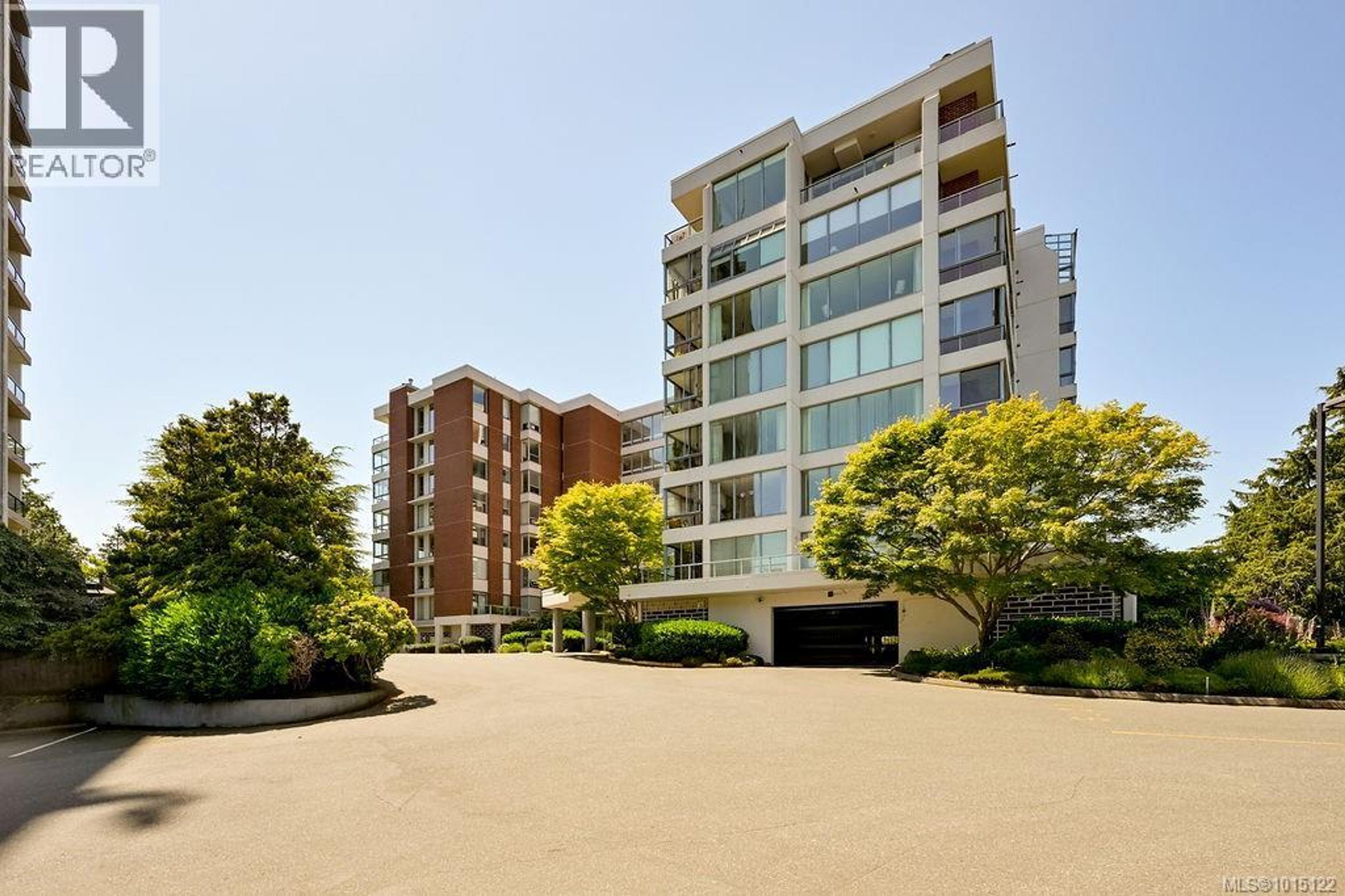 1033 Belmont Ave, Victoria - Exteriors - Full Complex View - Photo 3