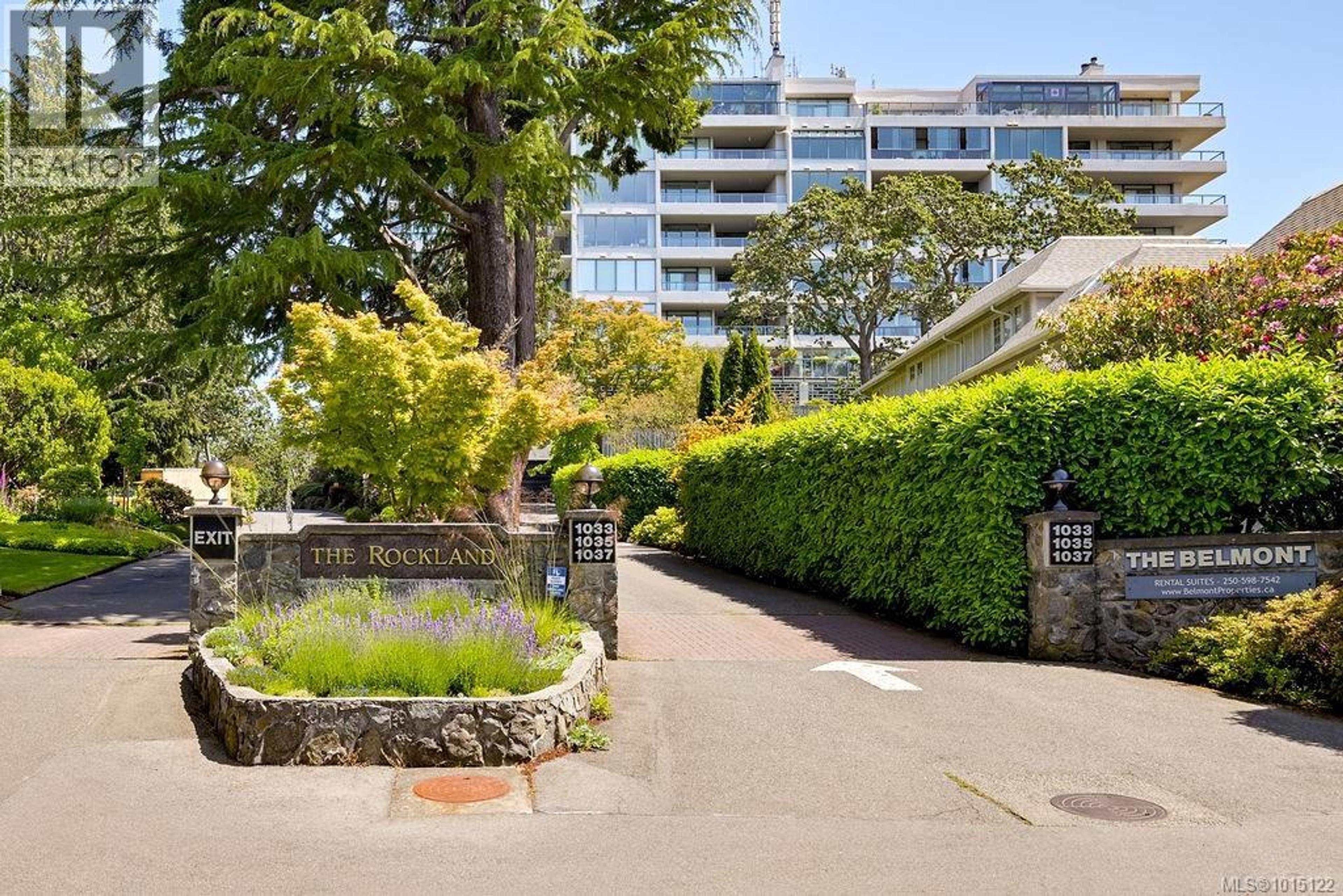 1033 Belmont Ave, Victoria - Exteriors - Full Complex View - Photo 9