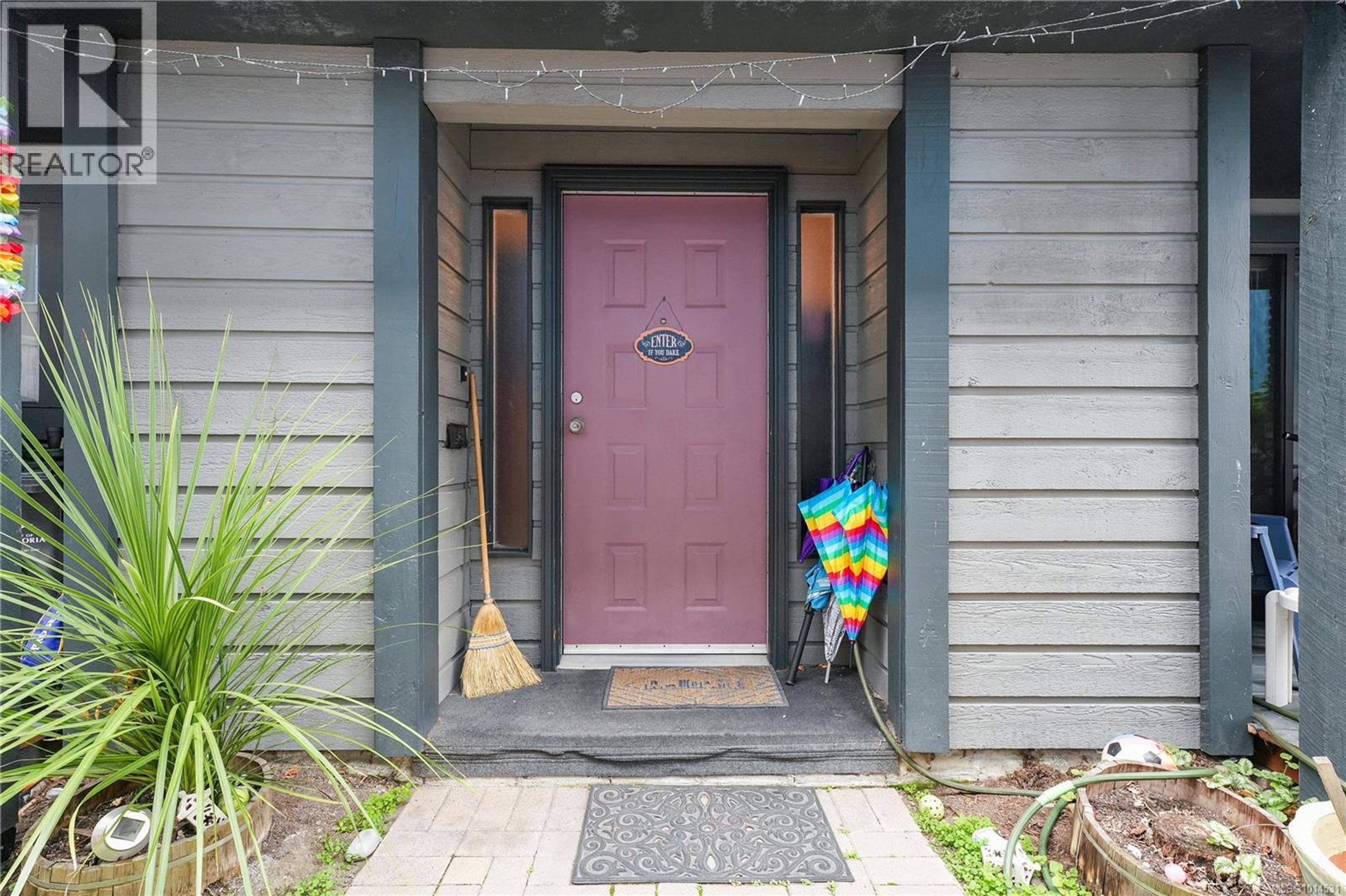 111 Michigan St, Victoria - Exteriors - Photo 1