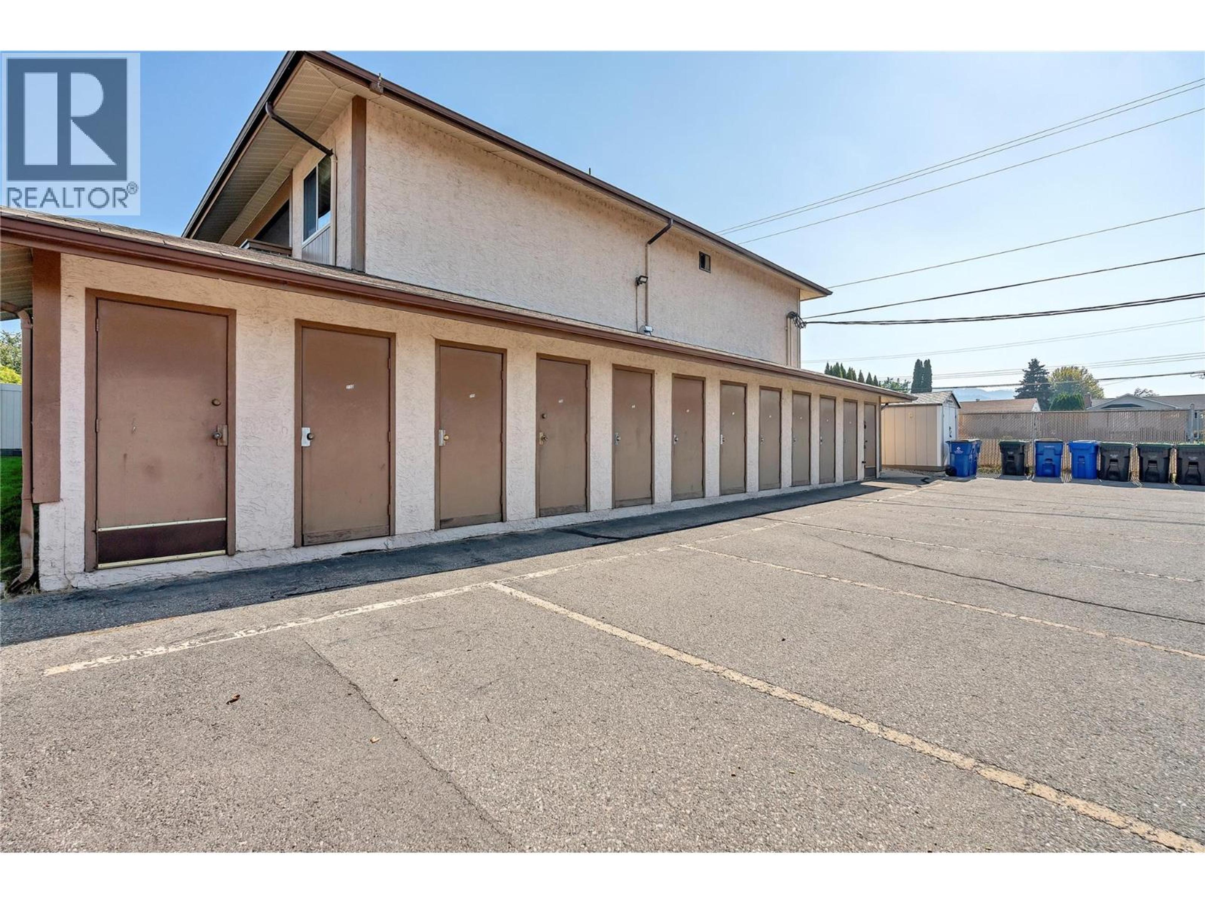 1860 Atkinson Street Street, Penticton - Exteriors - Photo 3