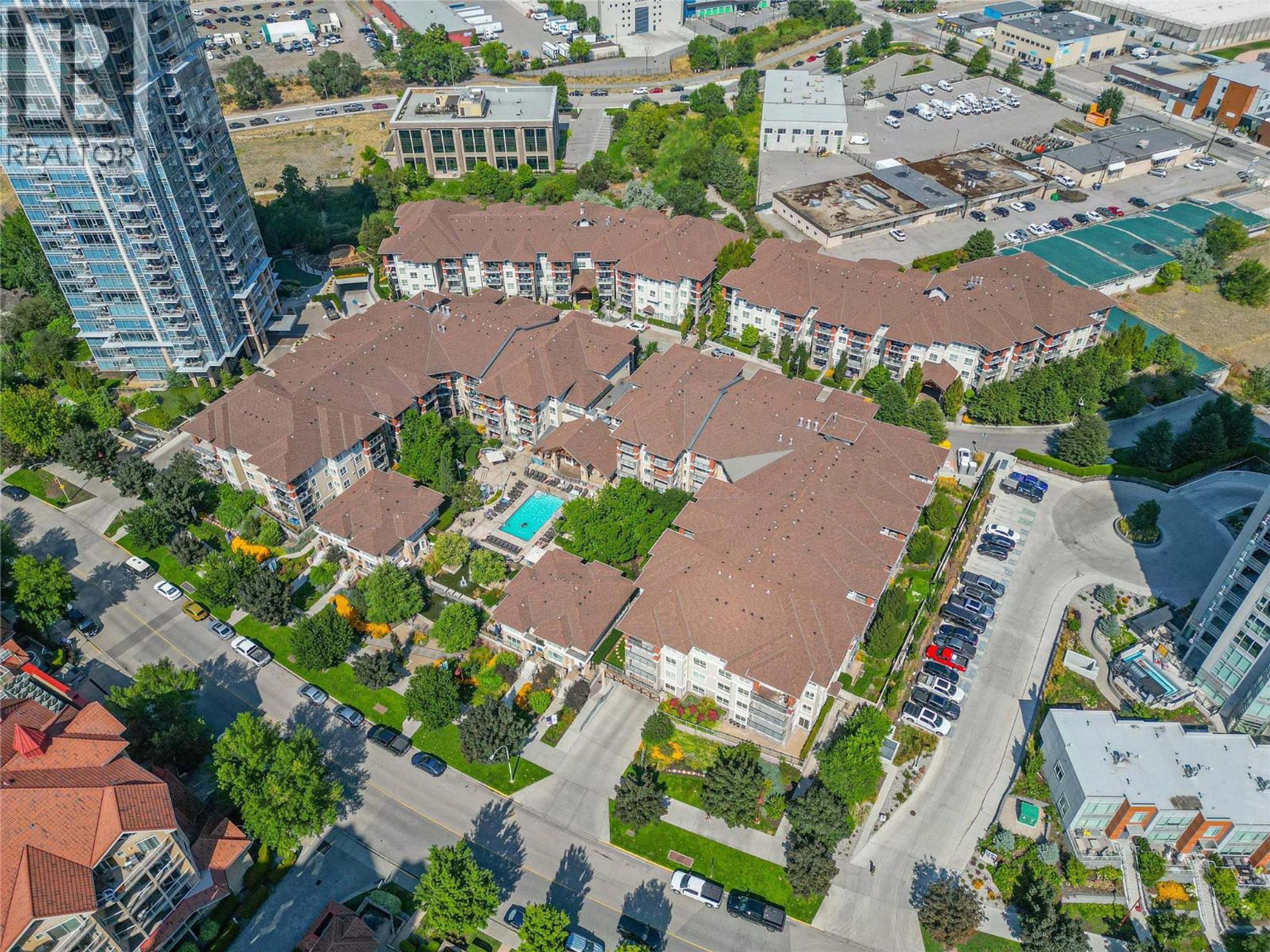 1075 Sunset Drive, Kelowna - Exteriors - Full Complex View, Drone/Aerial View - Photo 4