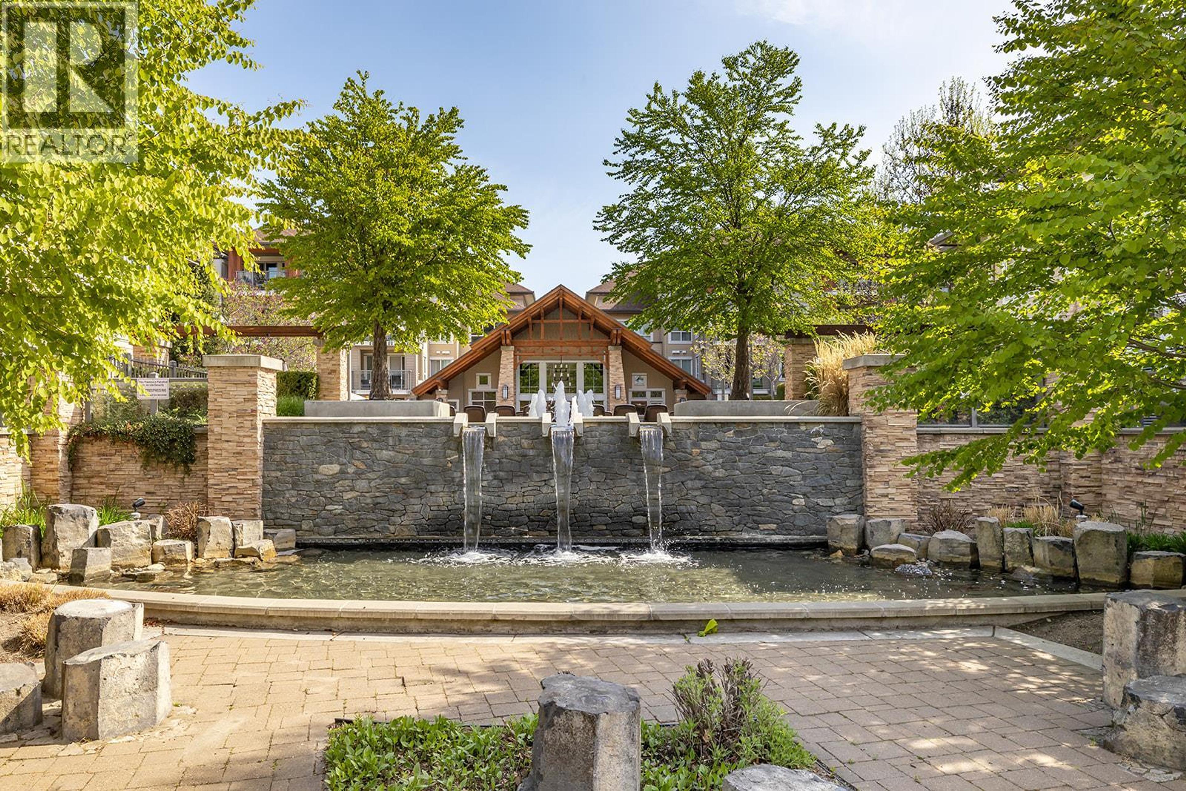 1075 Sunset Drive, Kelowna - Exteriors - Photo 8