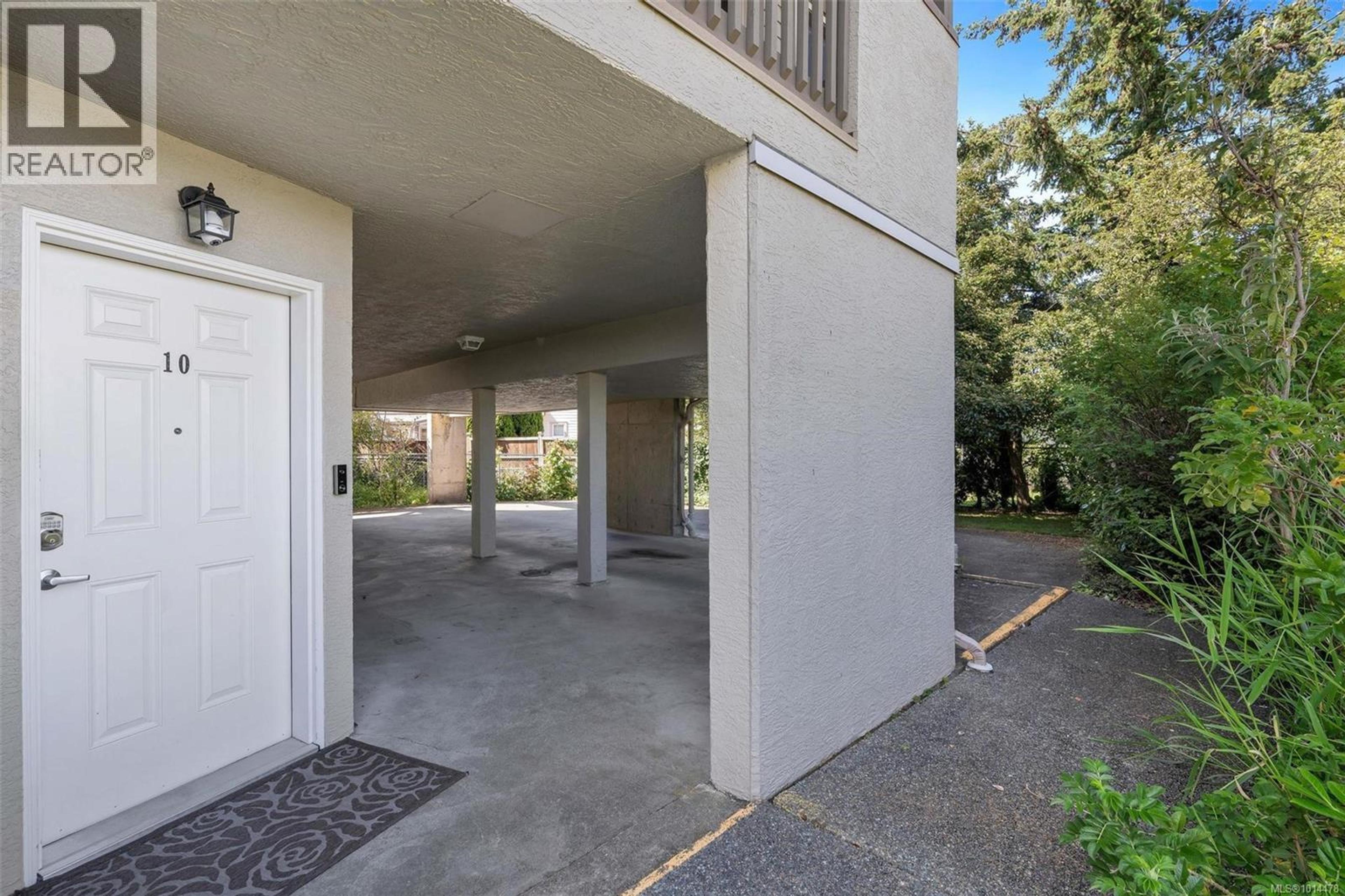 7847 East Saanich Rd, Central Saanich - Exteriors - Photo 2