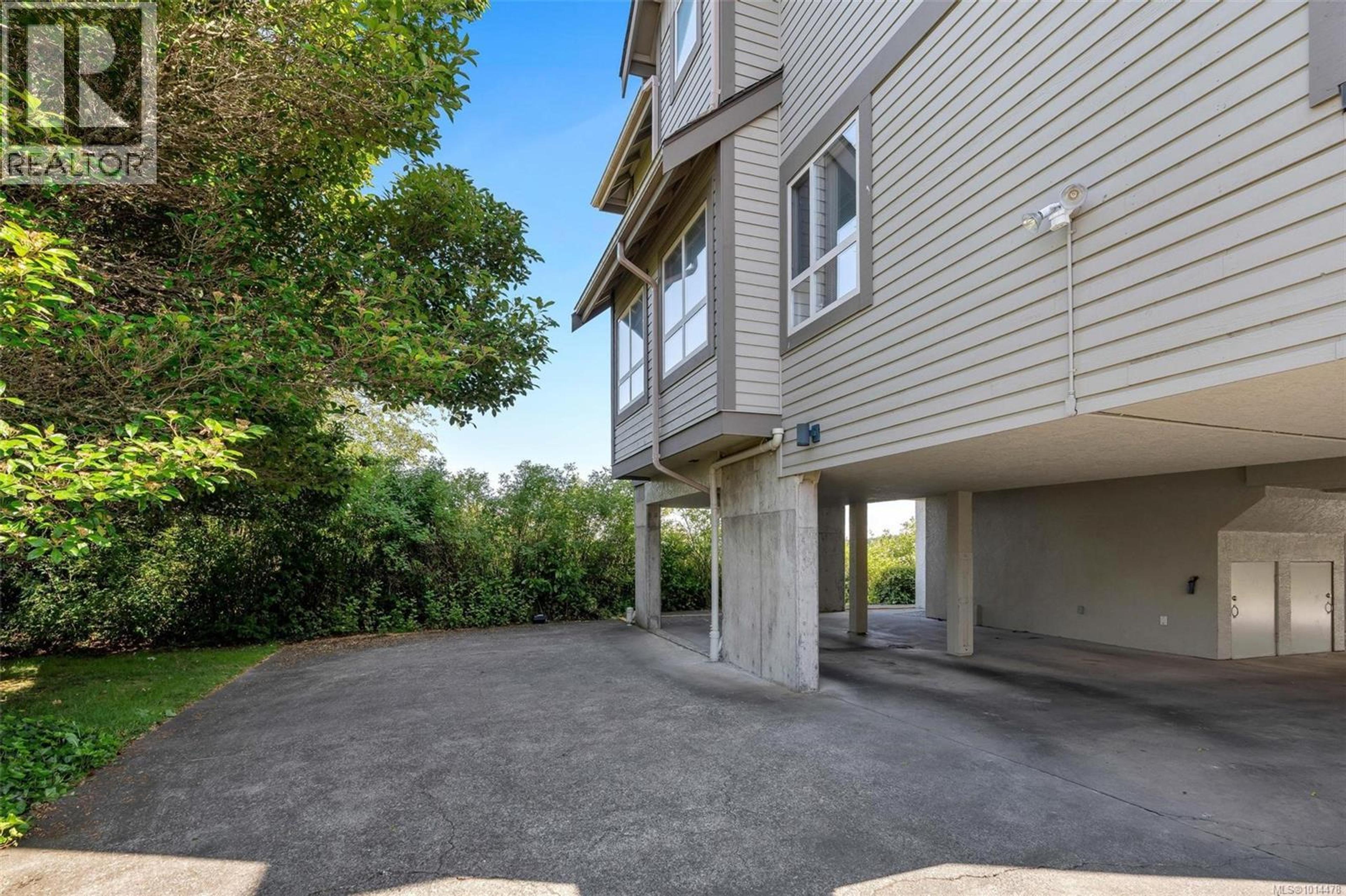 7847 East Saanich Rd, Central Saanich - Exteriors - Photo 4