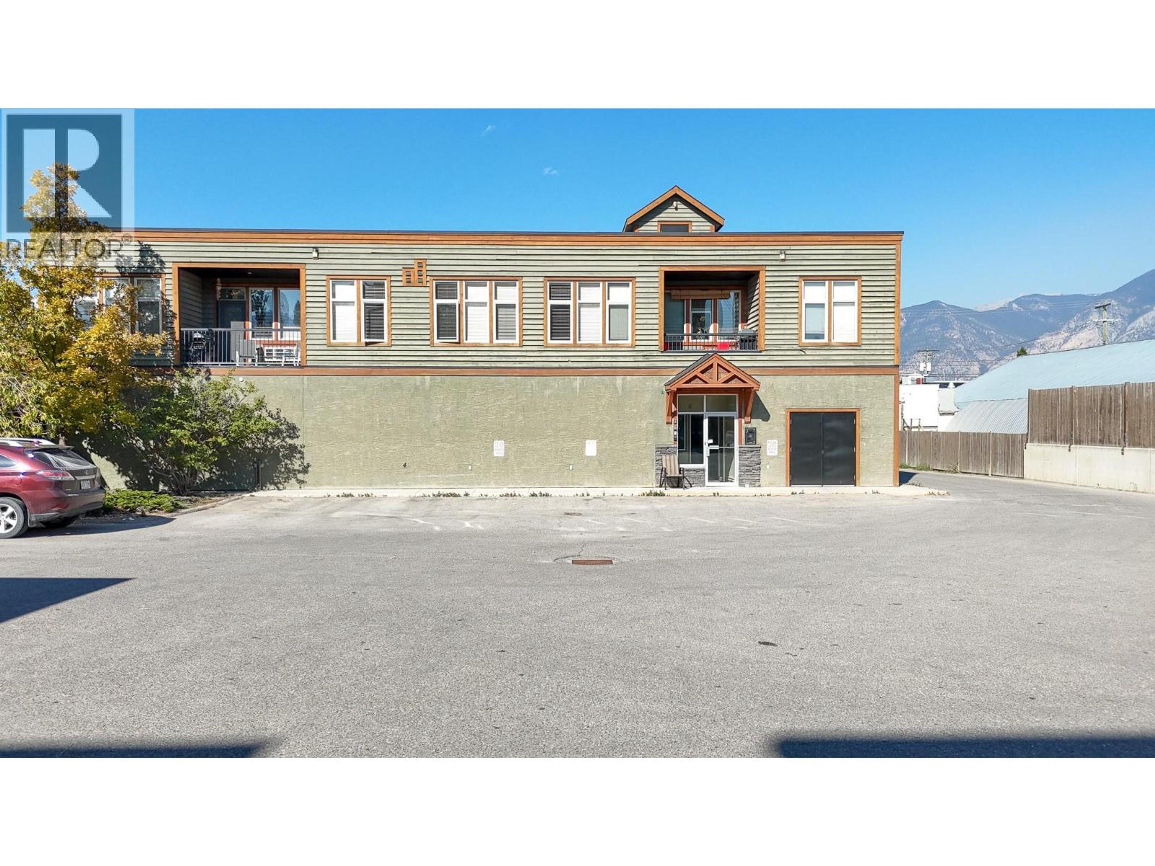 519 13th Street, Invermere - Exteriors - Photo 1