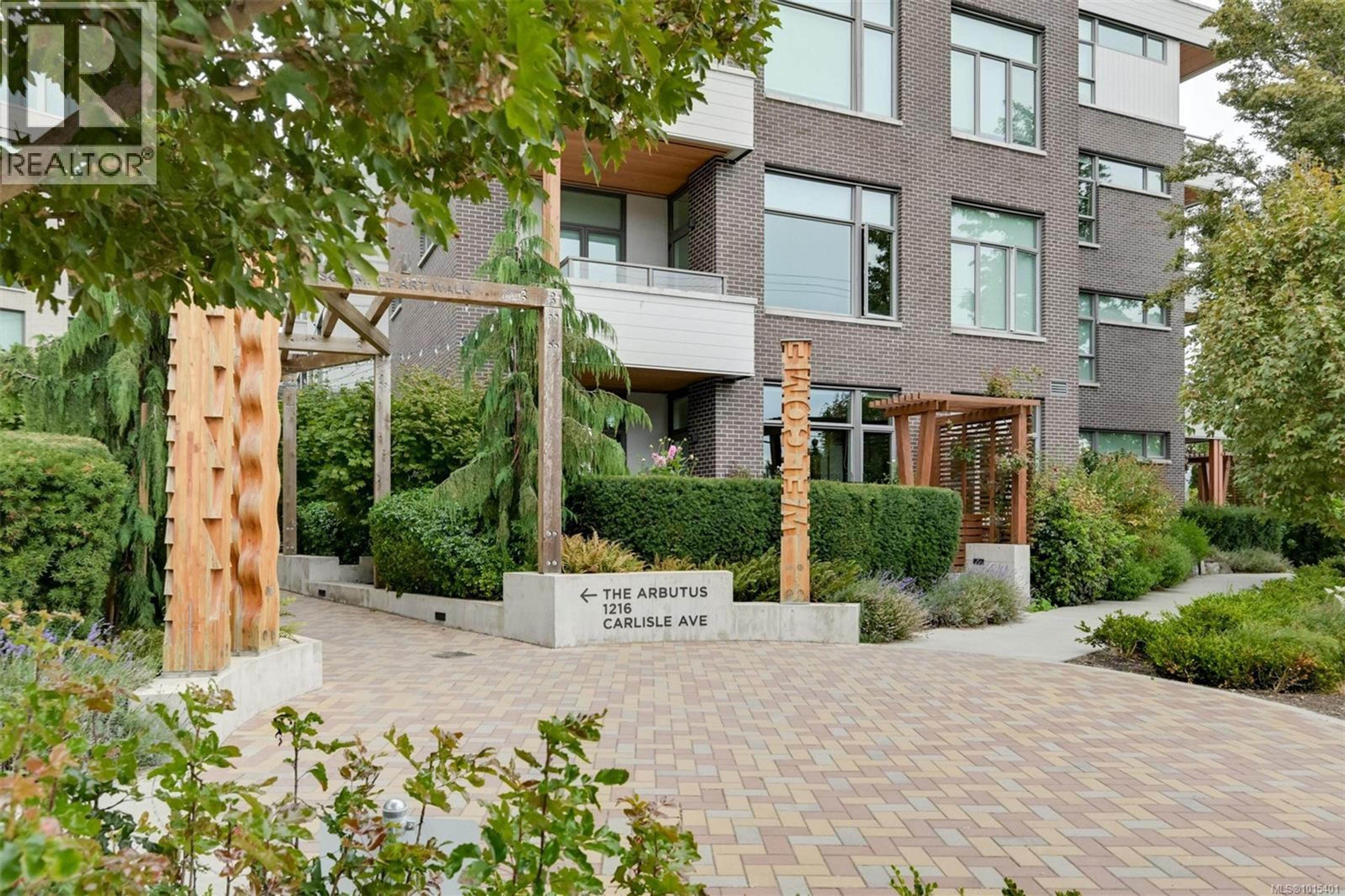 1216 Carlisle Ave, Esquimalt - Exteriors - Photo 2