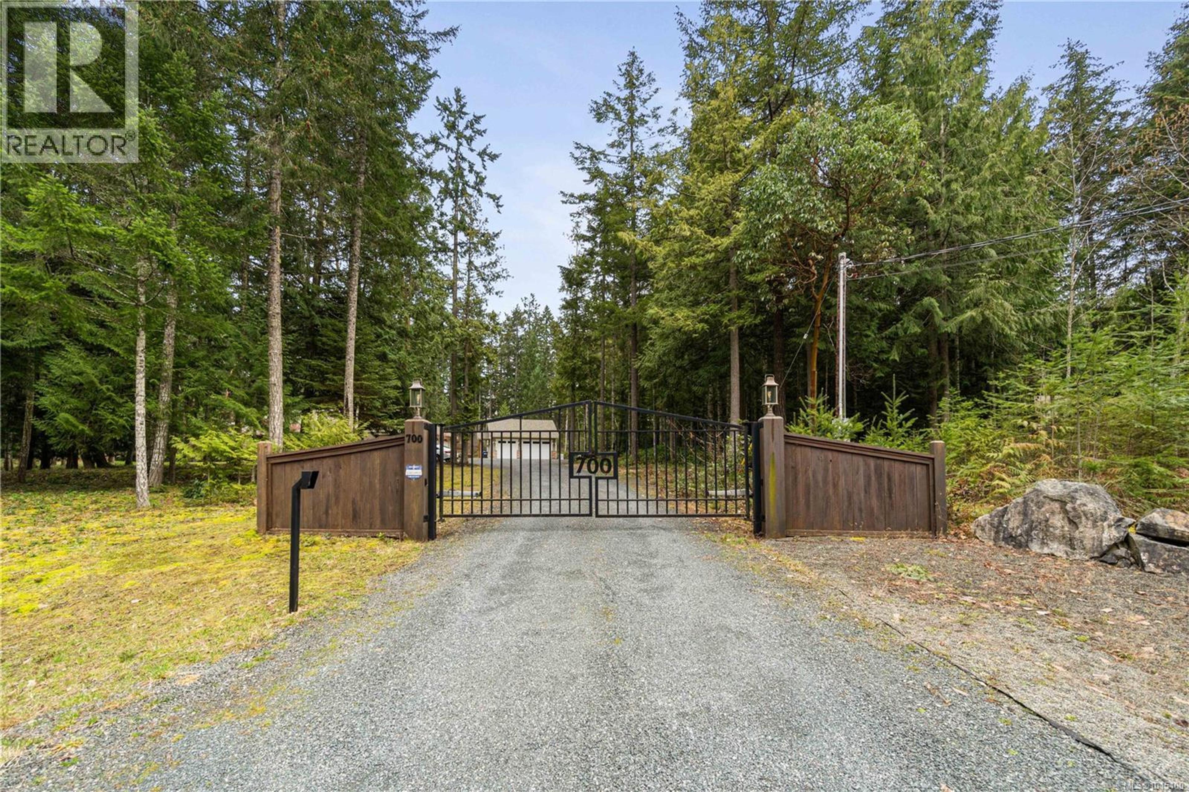 700 Wildgreen Way, Parksville - Exteriors - Photo 10