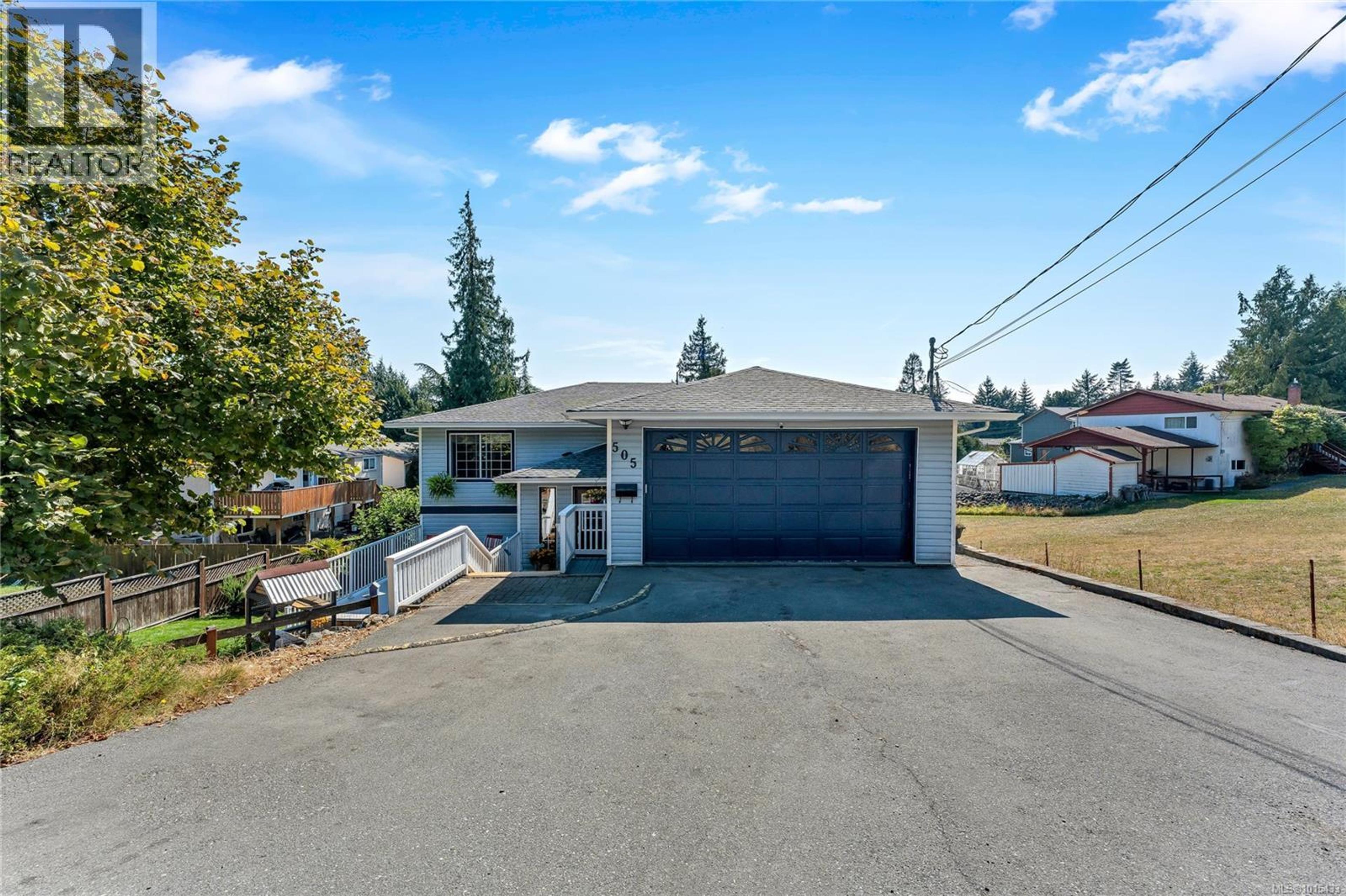 505 Windthrop Rd, Colwood - Exteriors - Photo 1