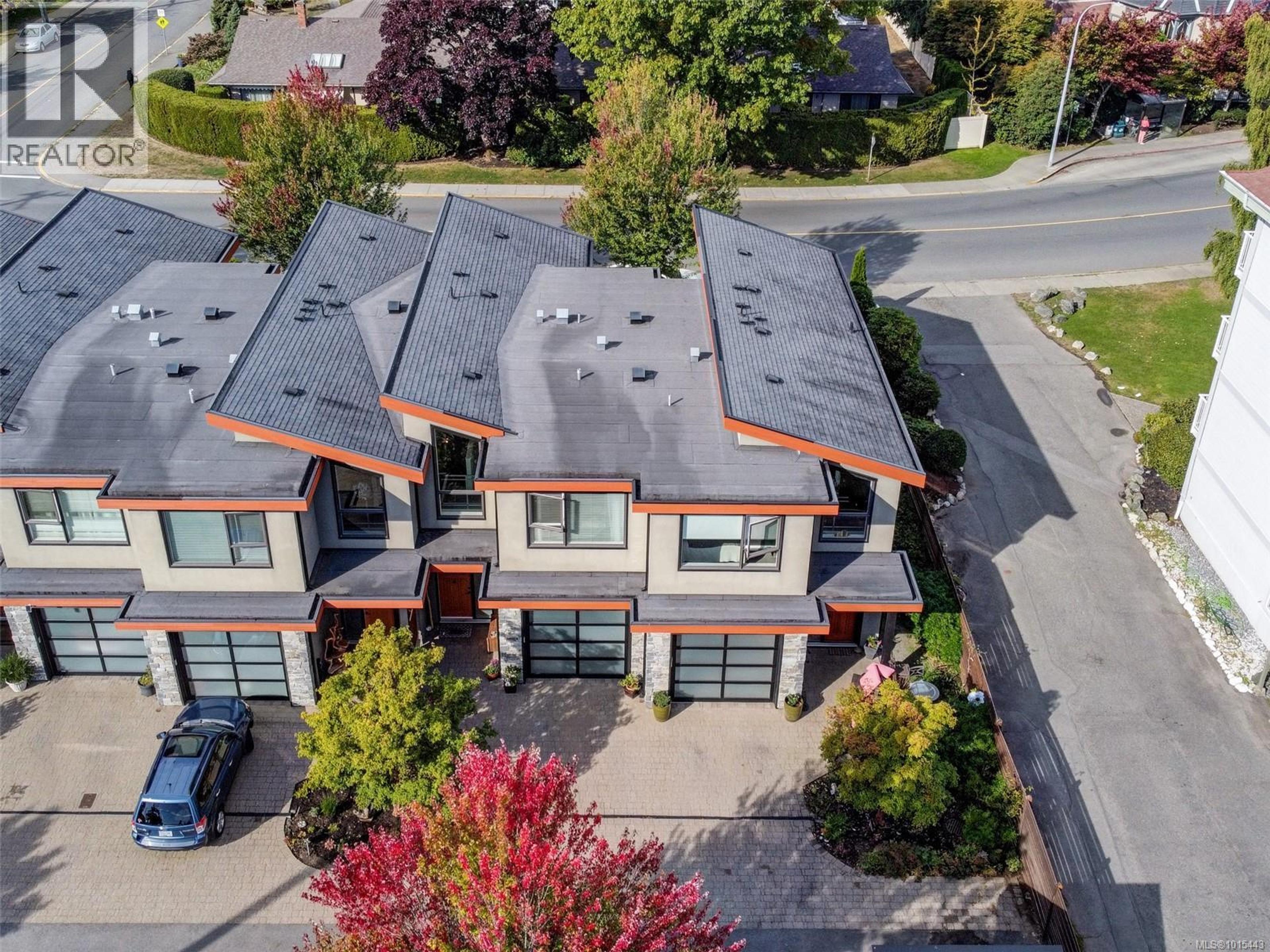 2350 Henry Ave, Sidney - Exteriors - Full Complex View, Drone/Aerial View - Photo 4