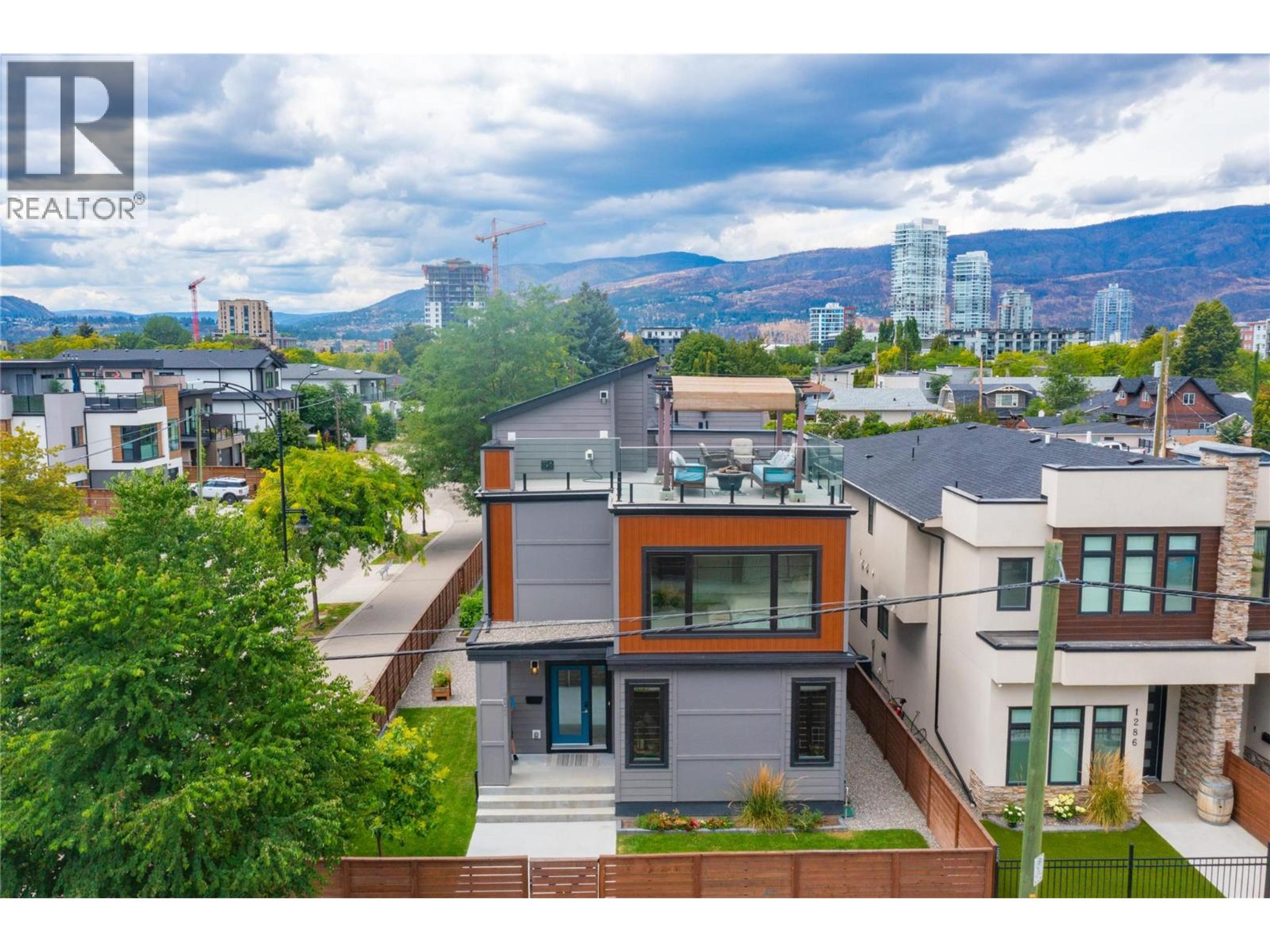 1292 Ethel Street, Kelowna - Exteriors - Drone/Aerial View, Full Complex View - Photo 2