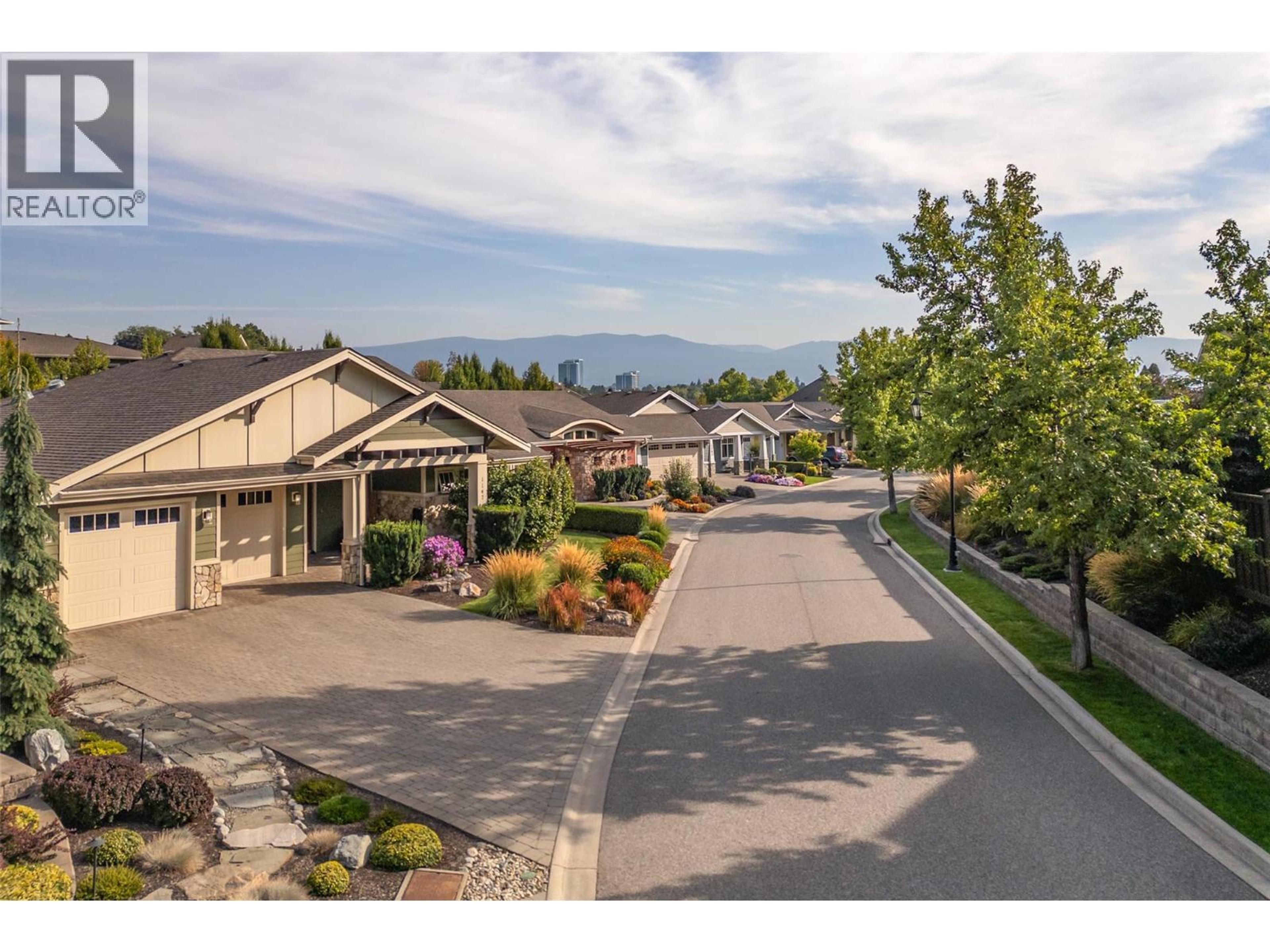 1147 Glenview Court, Kelowna - Exteriors - Full Complex View - Photo 5