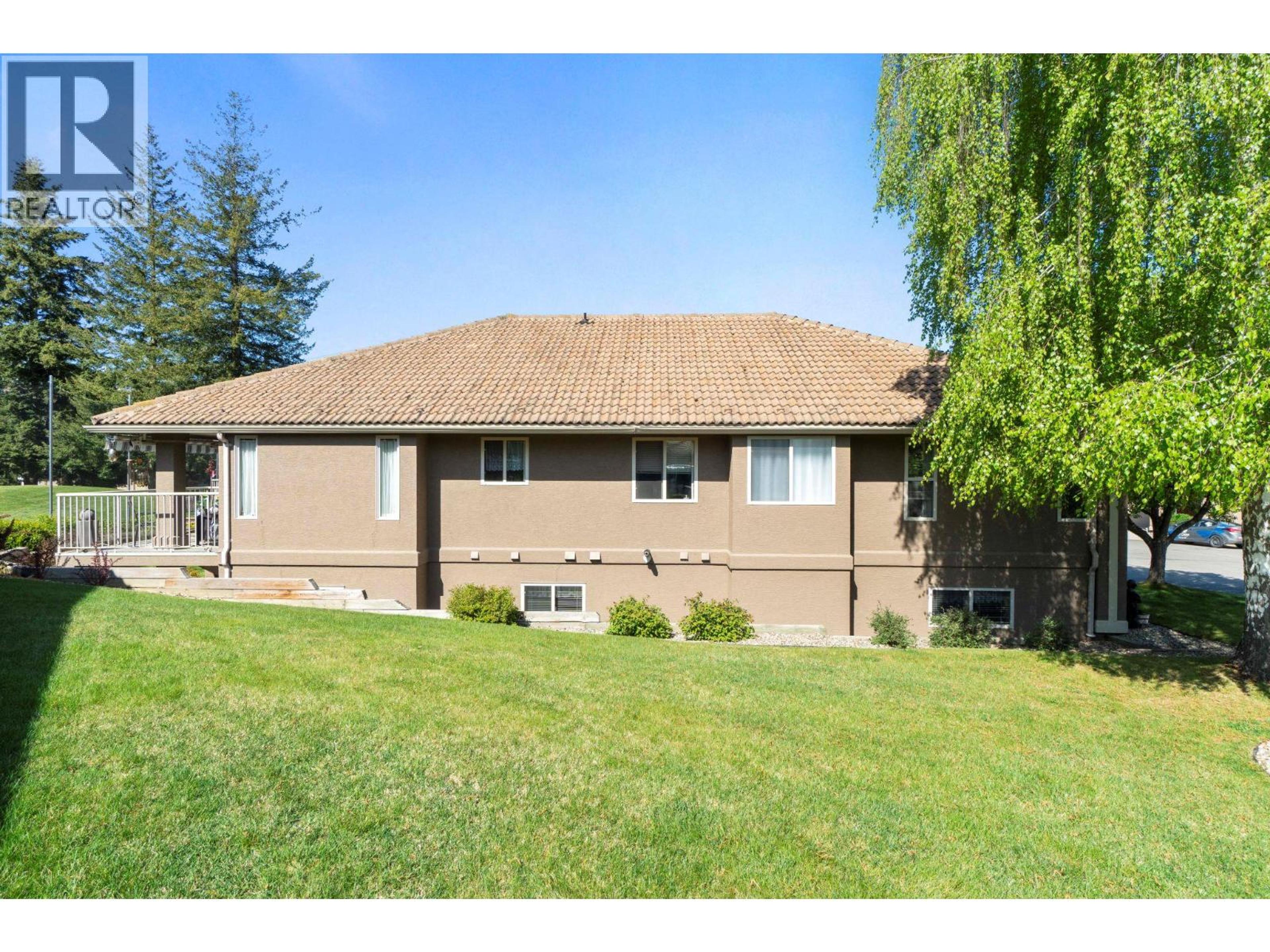 2550 Golf Course Drive, Blind Bay - Exteriors - Photo 2