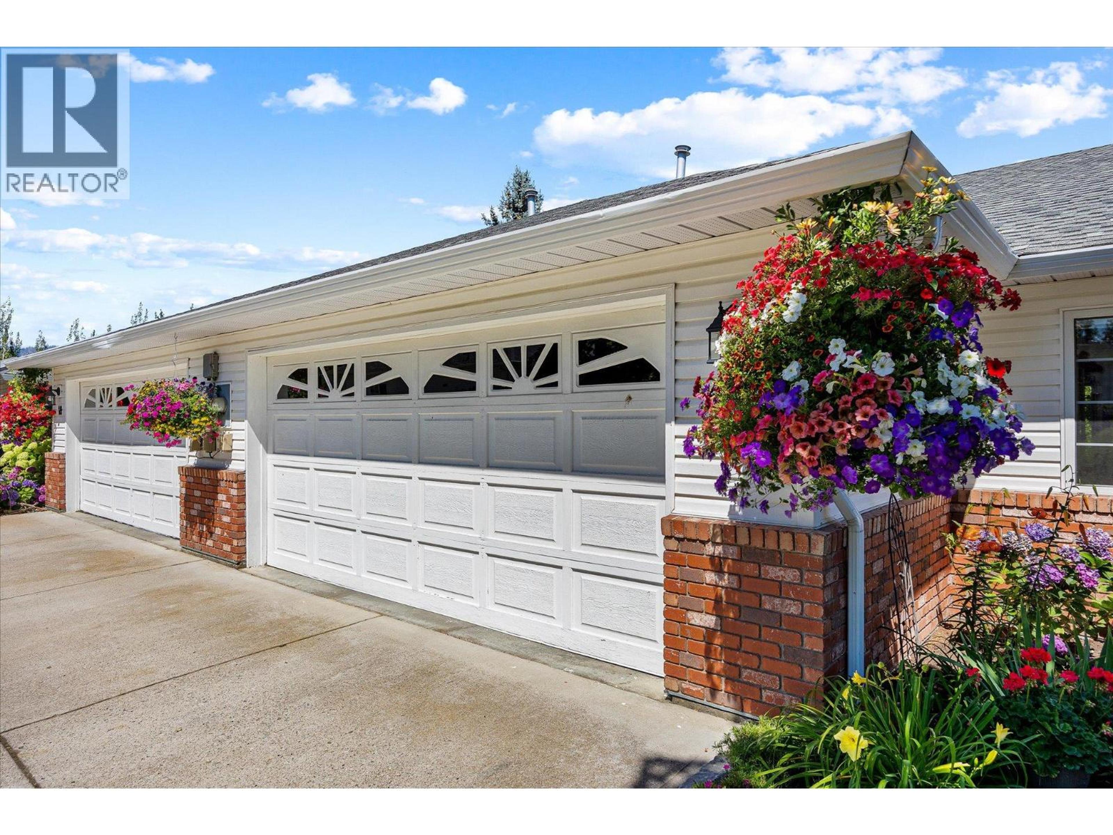 11290 Bond Road, Lake Country - Exteriors - Photo 5