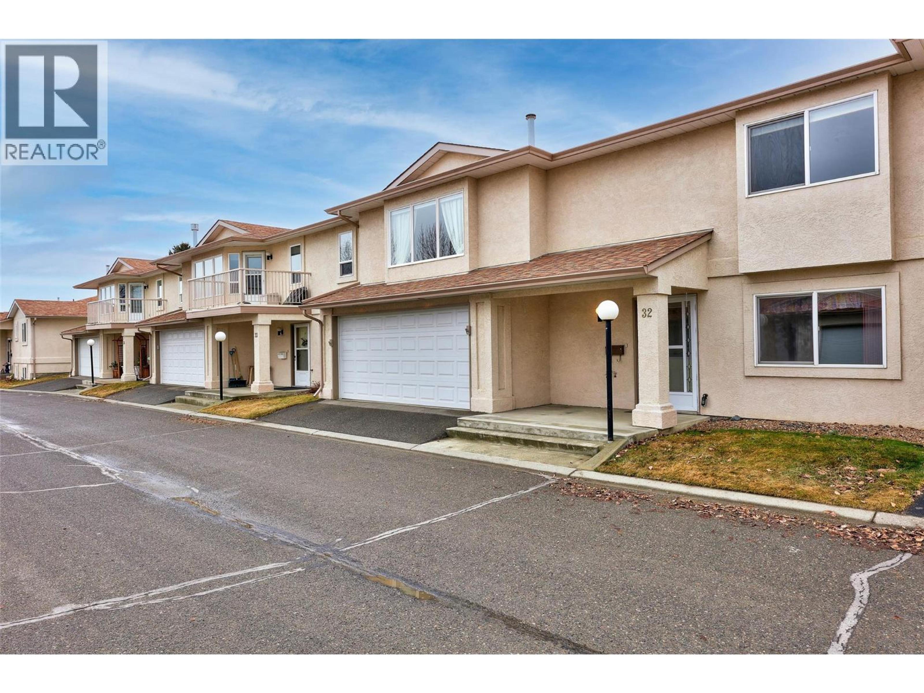 1950 BRAEVIEW Place, Kamloops - Exteriors - Full Complex View - Photo 3