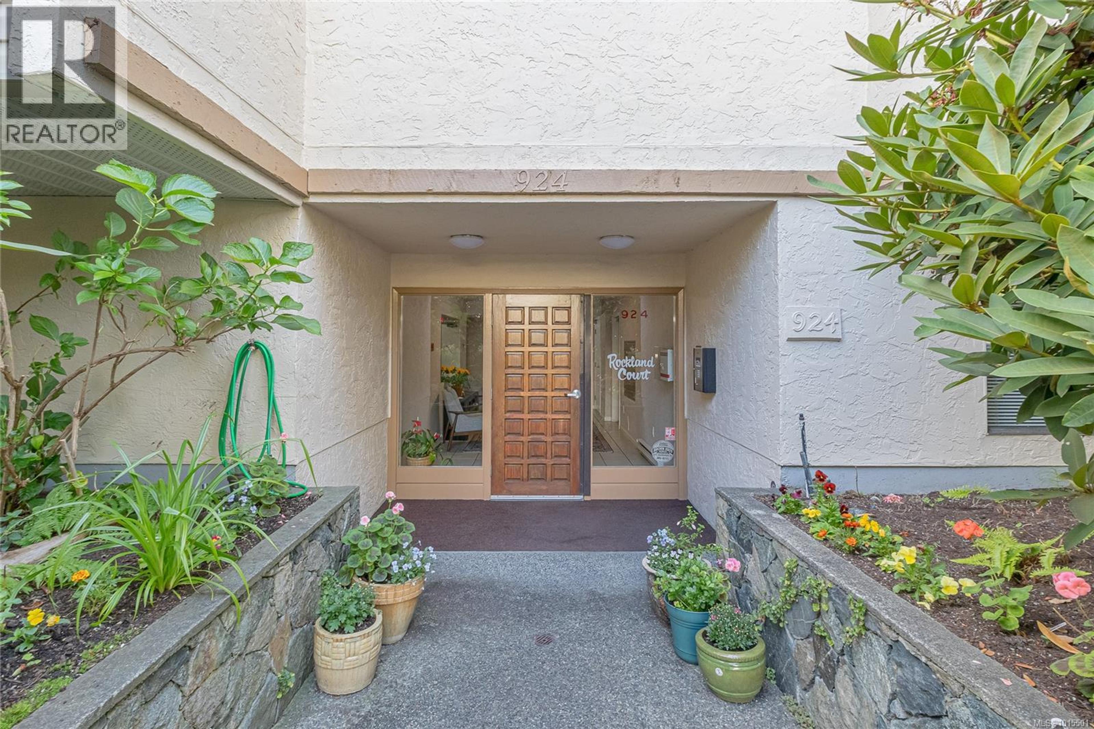 924 Cook St, Victoria - Exteriors - Photo 2