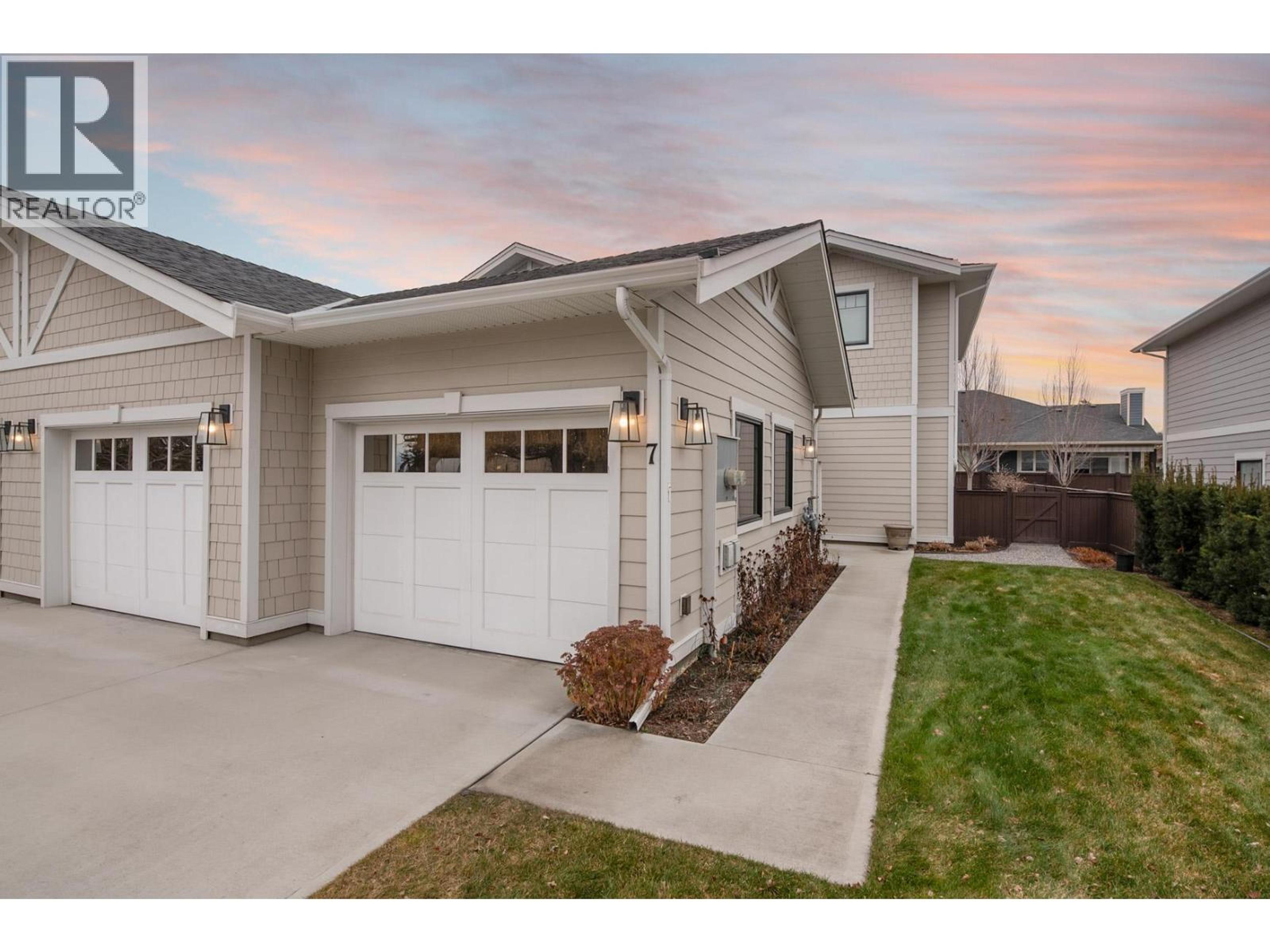 1940 KLO Road, Kelowna - Exteriors - Photo 3