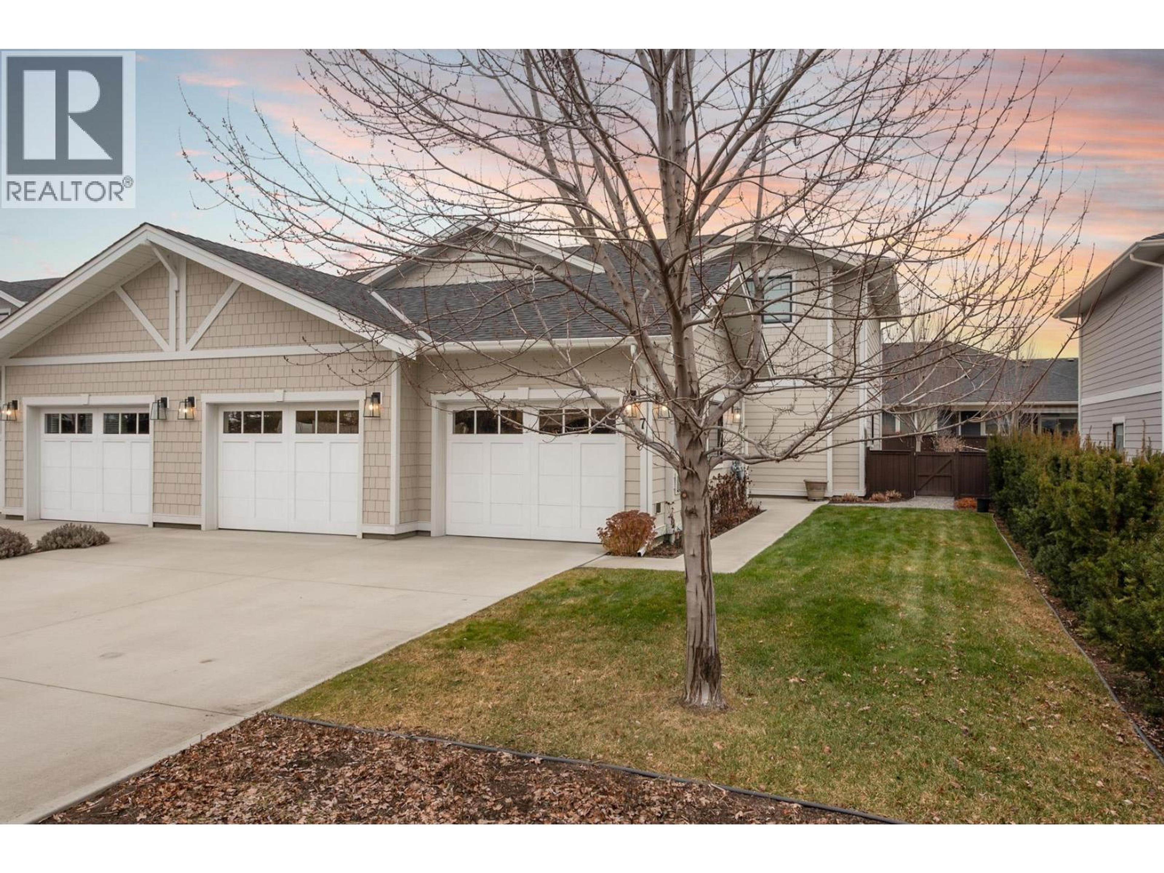 1940 KLO Road, Kelowna - Exteriors - Photo 2