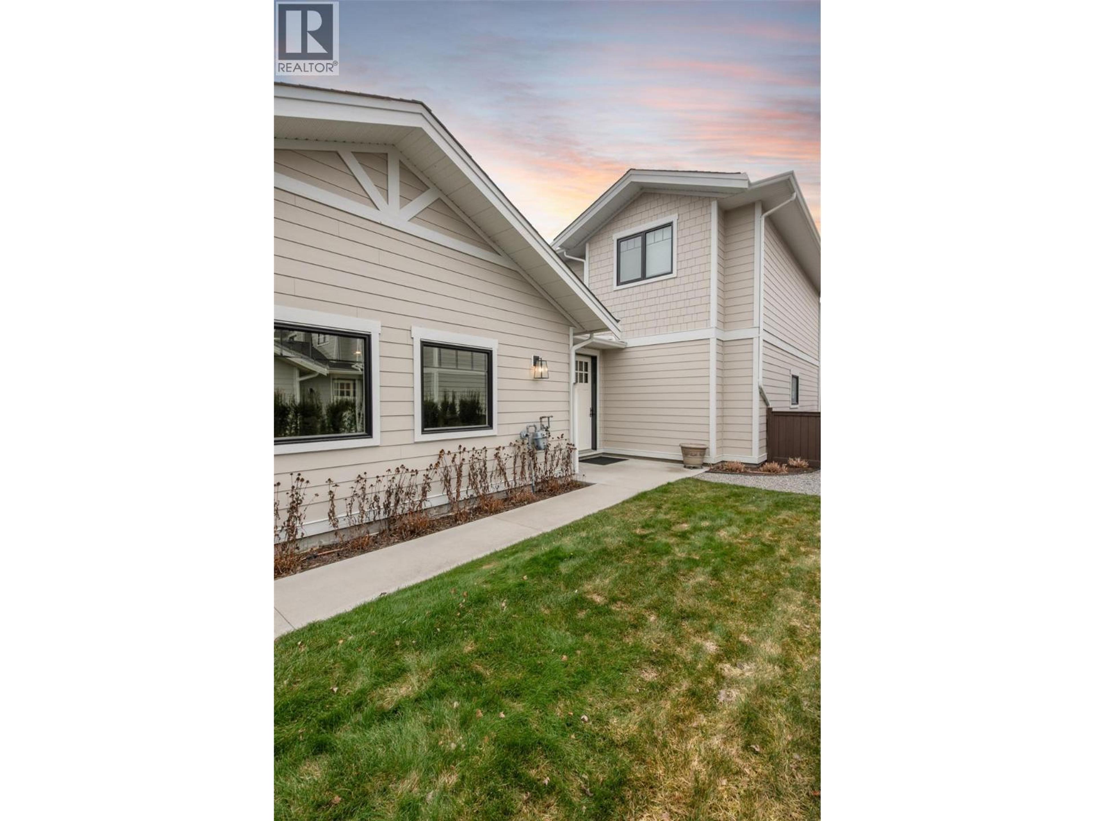 1940 KLO Road, Kelowna - Exteriors - Photo 10