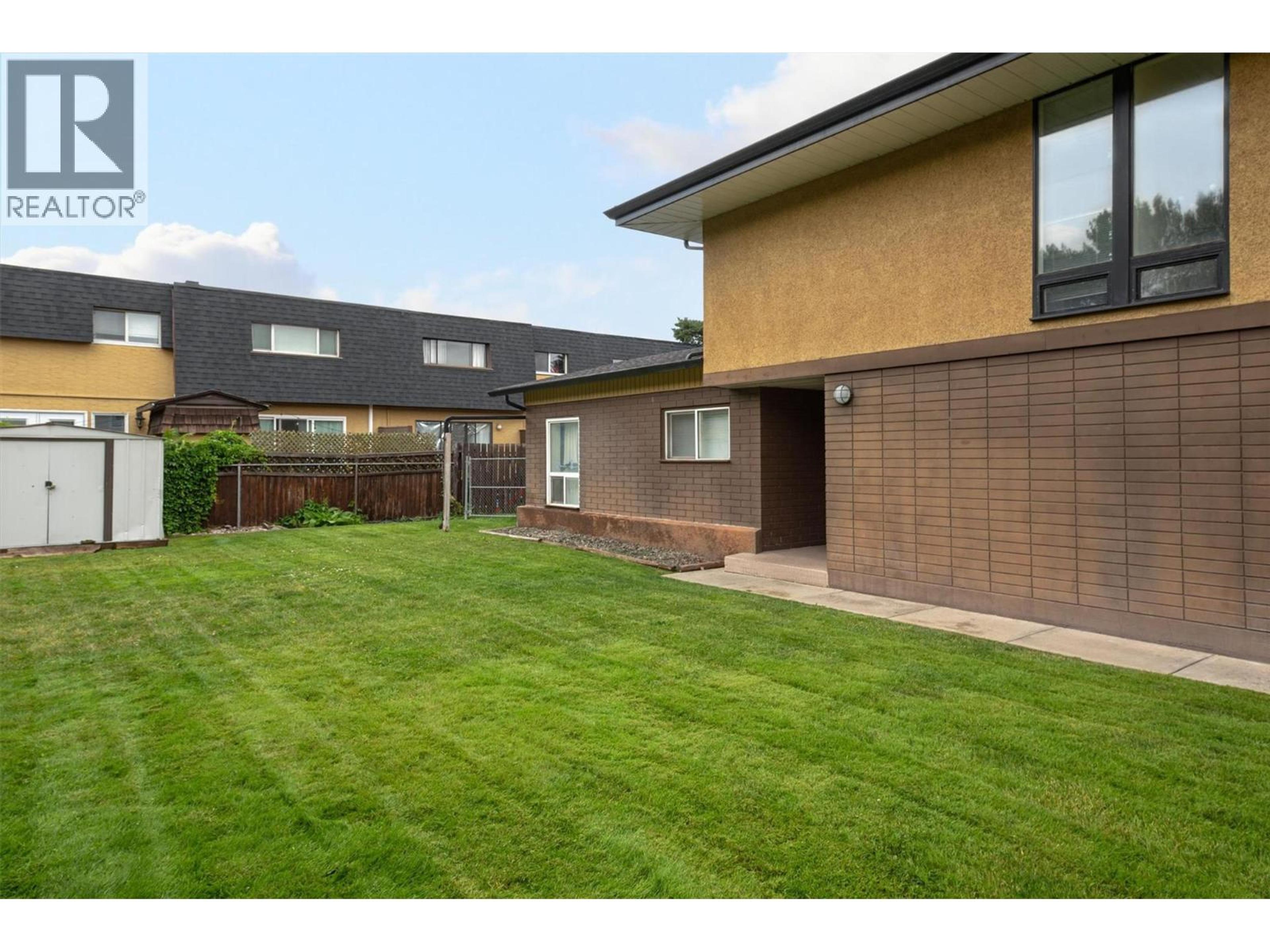 1291 Bernard Avenue, Kelowna - Exteriors - Photo 3