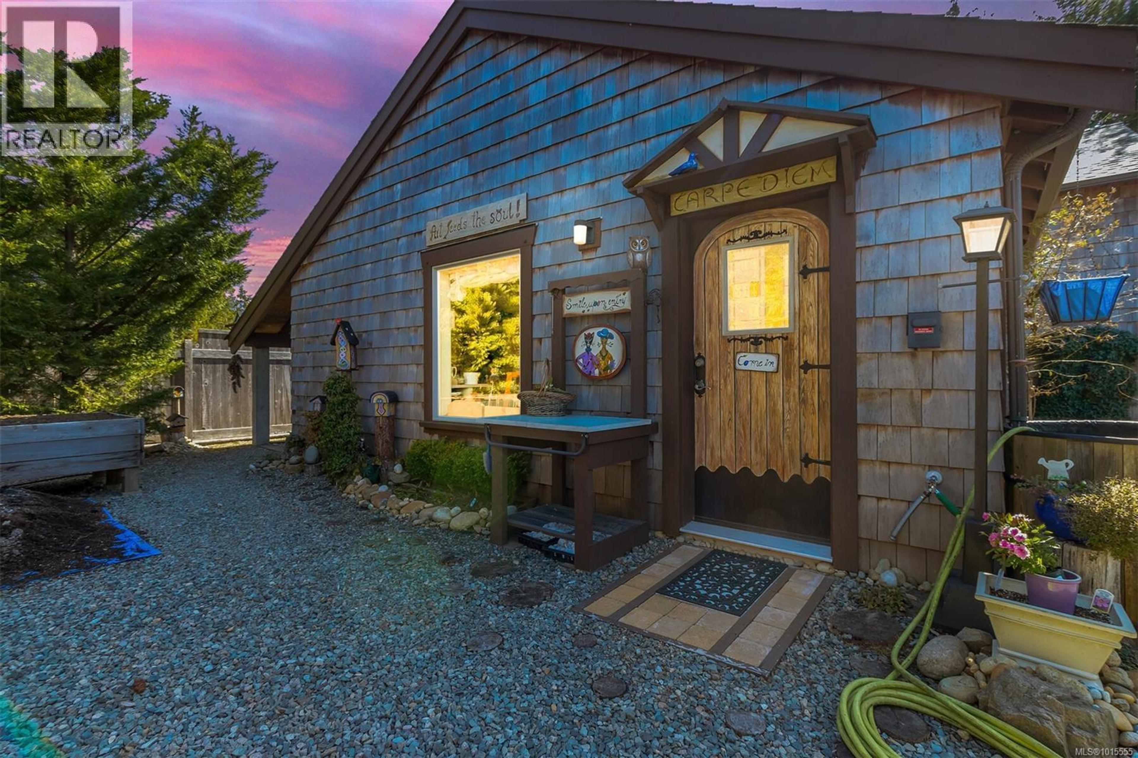 1860 Ashling Rd, Qualicum Beach - Exteriors - Photo 6